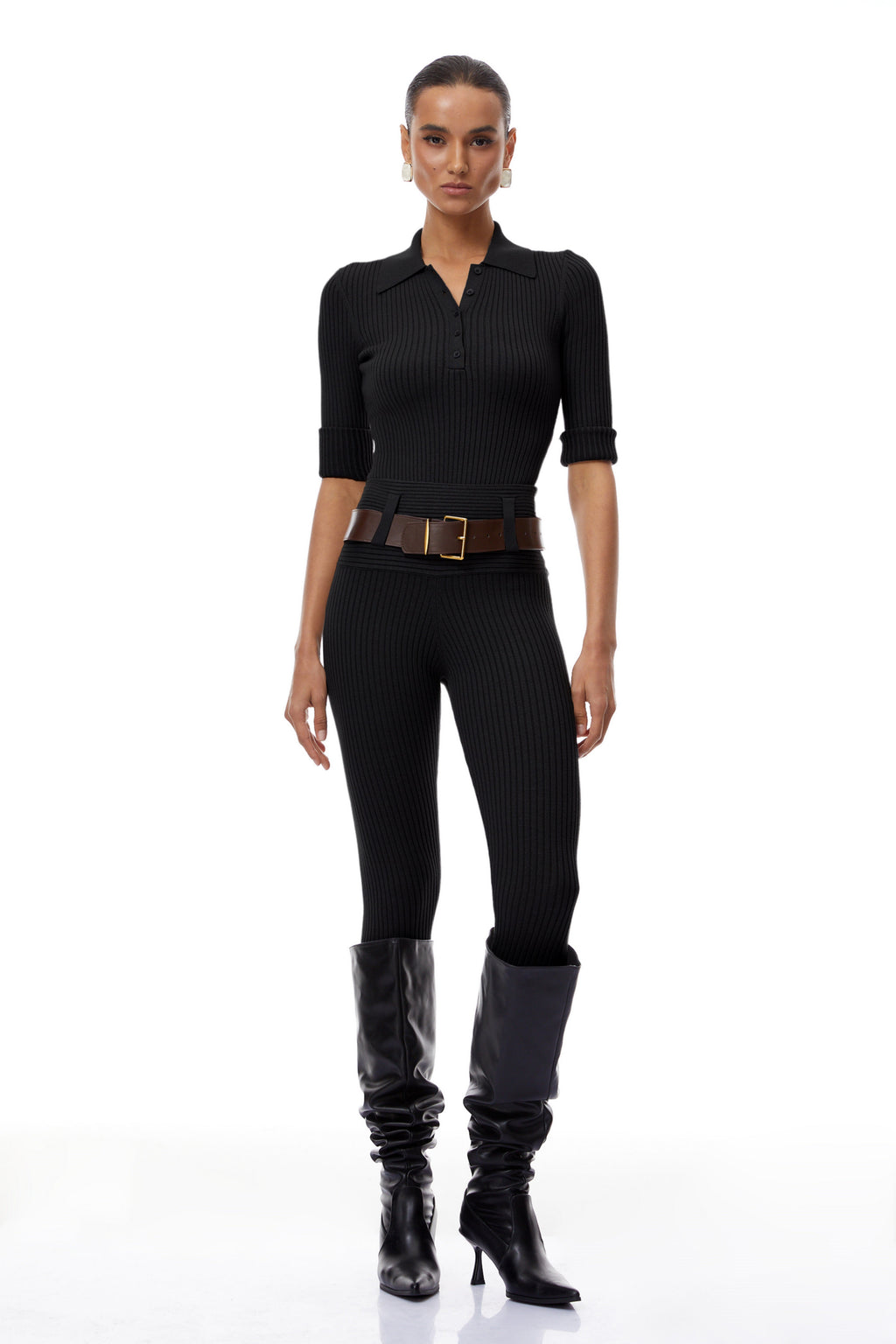 Conjunto de cuerpo y pantalones de punto acanalado negro de la marca Final Sale, con detalles ajustados y elegantes.