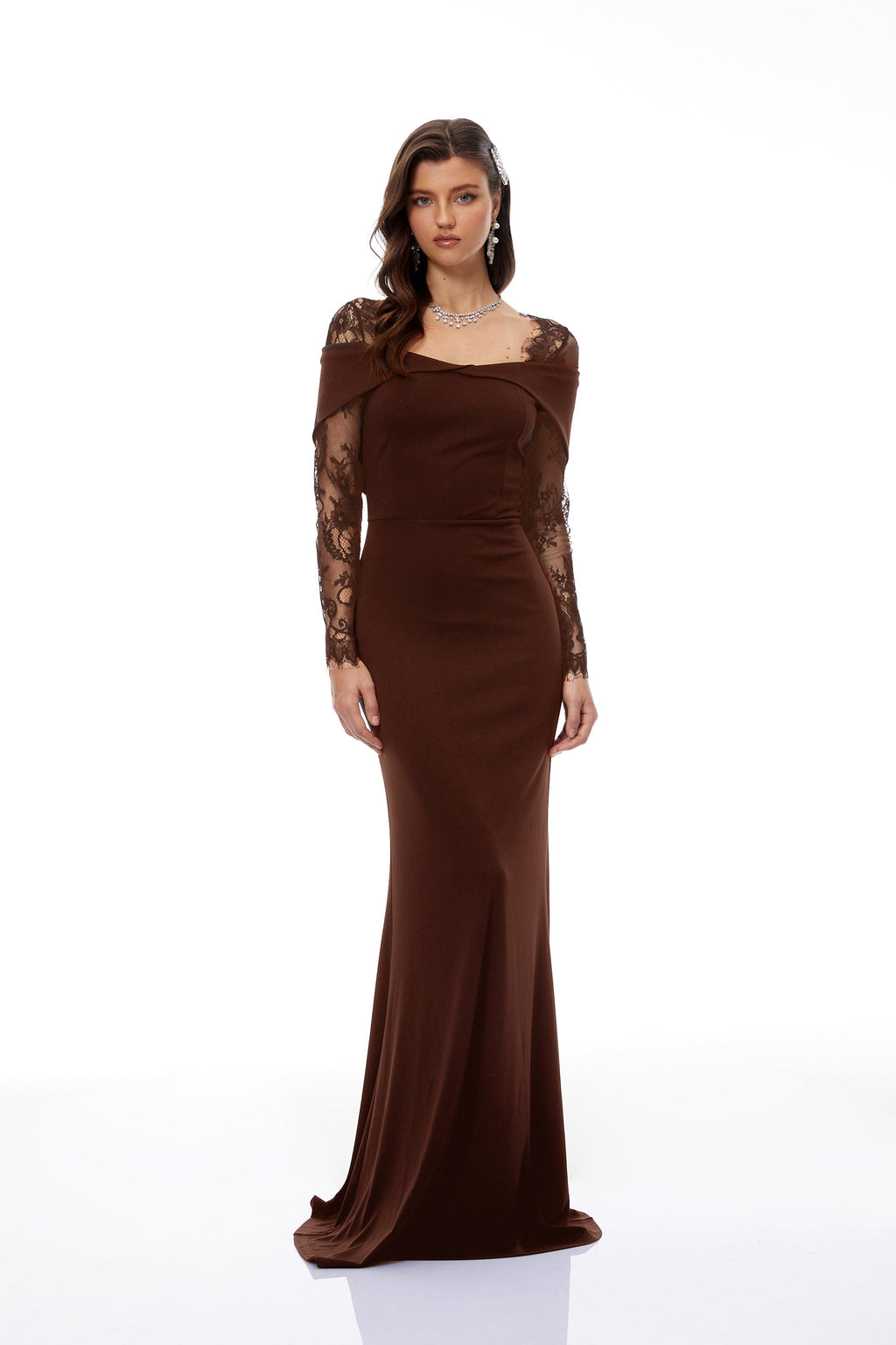 Vestido maxi de novia con panel de encaje marrón, estilo flare y corte largo, de la marca Bridal, en color marrón y diseño elegante