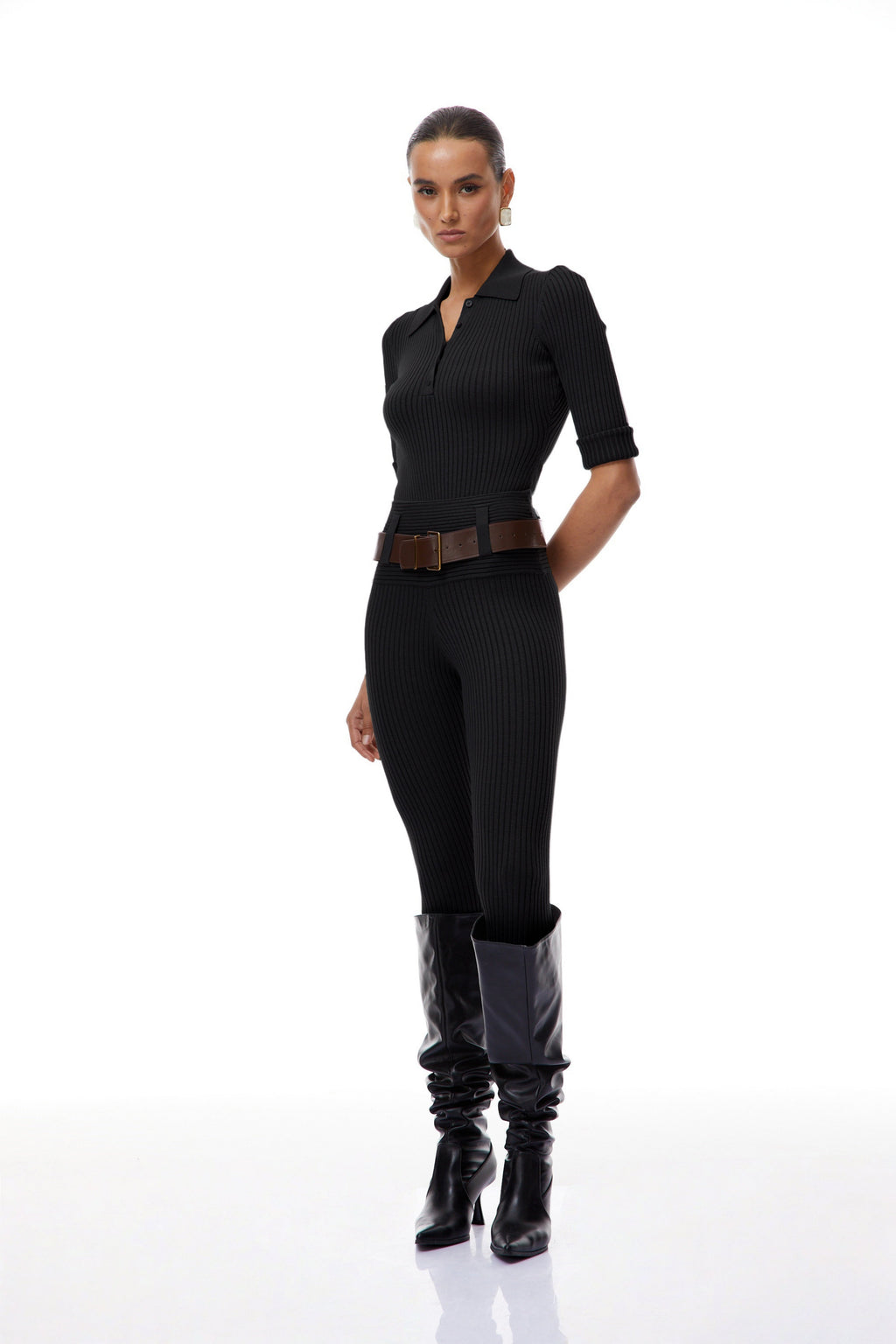 Conjunto de cuerpo y pantalones de punto acanalado negro de Final Sale, vista del conjunto completo en color negro.