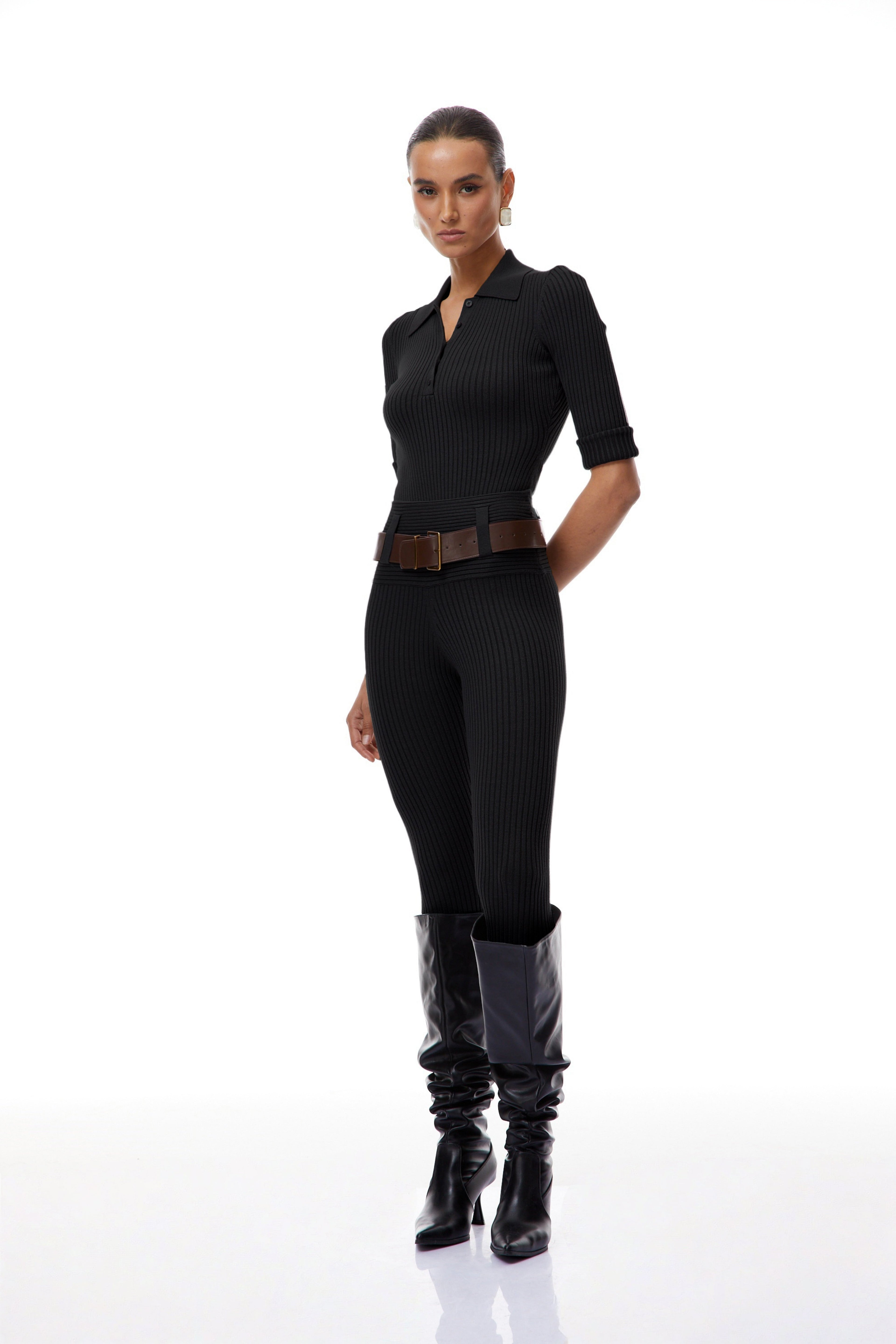 Conjunto de cuerpo y pantalones de punto acanalado negro de Final Sale, vista del conjunto completo en color negro.