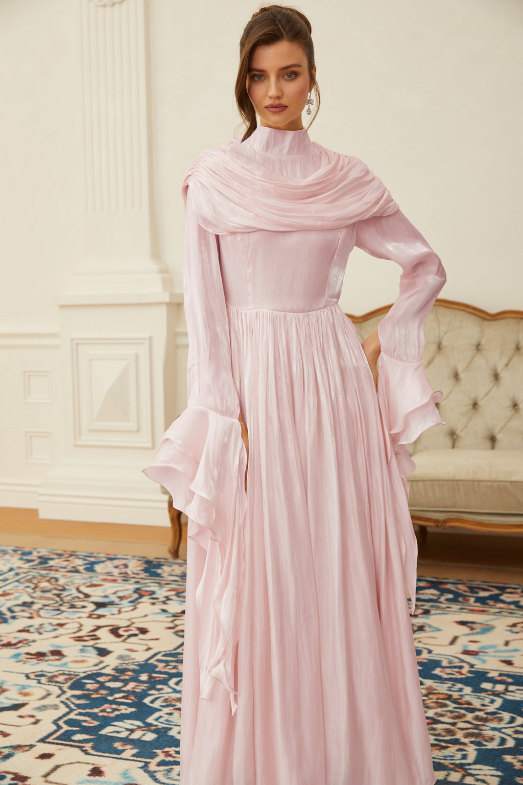 Vestido maxi rosa con fruncido y pliegues de la marca Final Sale, vestido largo y elegante para mujer.