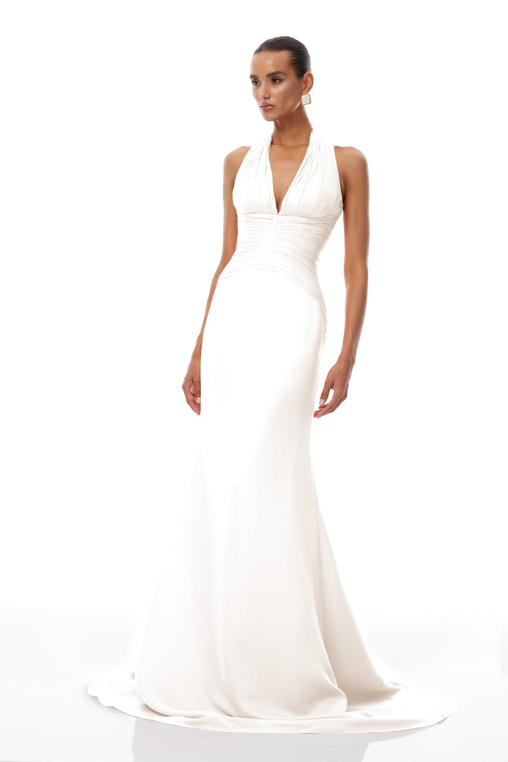 Vestido maxi blanco de tren con diseño recogido de Emmeline, estilo elegante y moderno para ocasiones especiales.