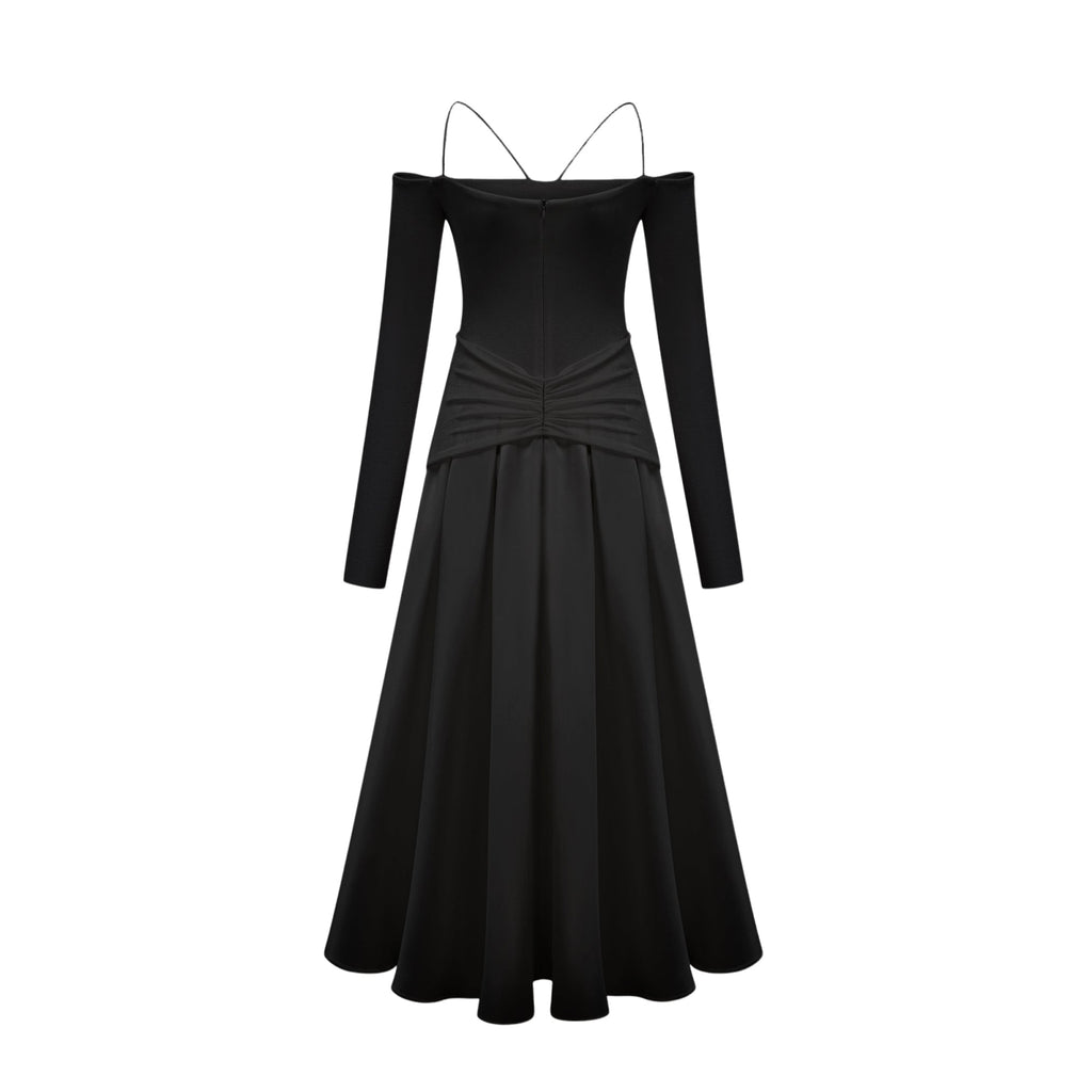 Vestido maxi negro de tirantes con hombros descubiertos y paneles, marca Final Sale, para eventos elegantes.