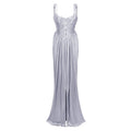 Vestido largo maxi de novia Nicoletta en satinado plateado con plisados y corsé ajustado, elegante y brillante.
