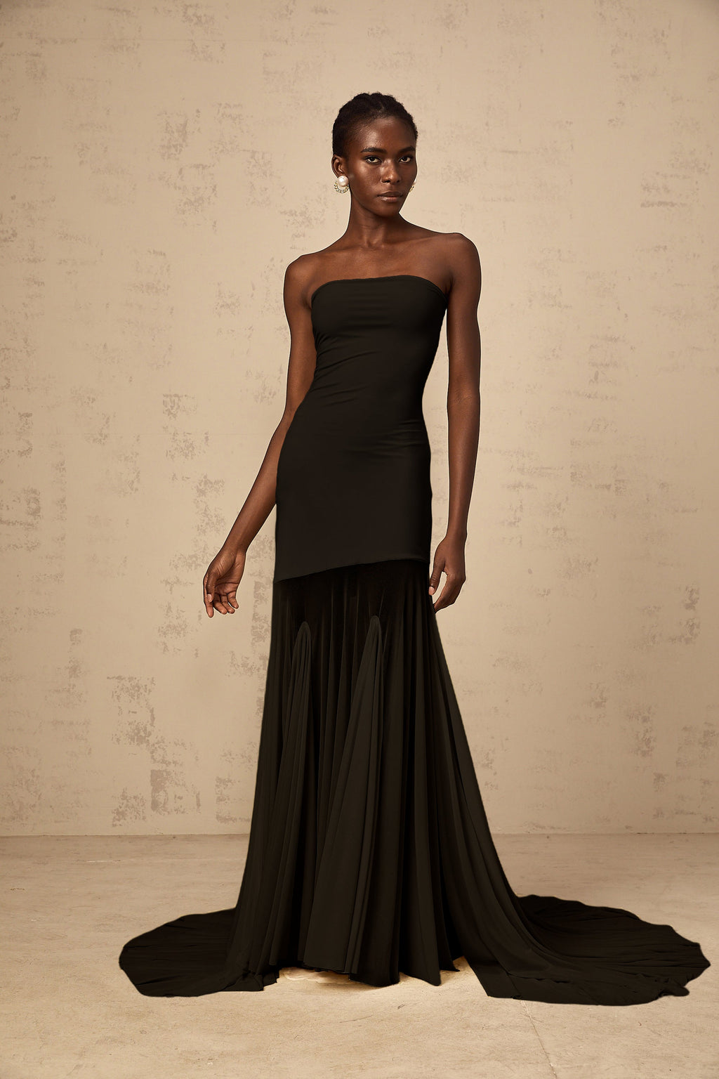 Vestido largo de tul negro con hombros descubiertos de la marca Final Sale, vestido de noche transparente y elegante.