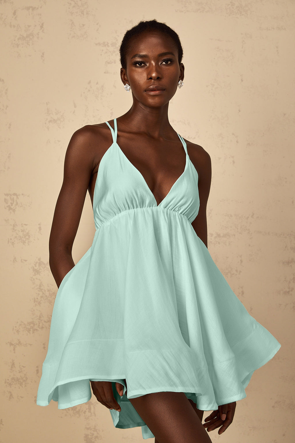 Vestido corto verde Quincie de la marca Final Sale con detalles fruncidos y volantes, estilo mini y diseño femenino.