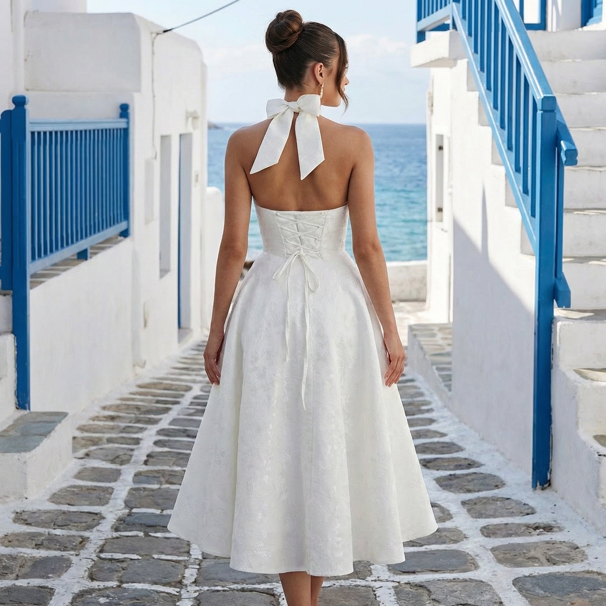 Vestido midi Alba Blossom de SLIPPO® con diseño floral y corte elegante, hecho con tela liviana y detalles delicados.