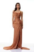 Vestido largo asimétrico Gelsomina Gold, vestido maxi brillante y recogido, diseñado por Final Sale, con acabado glossy y elegante.
