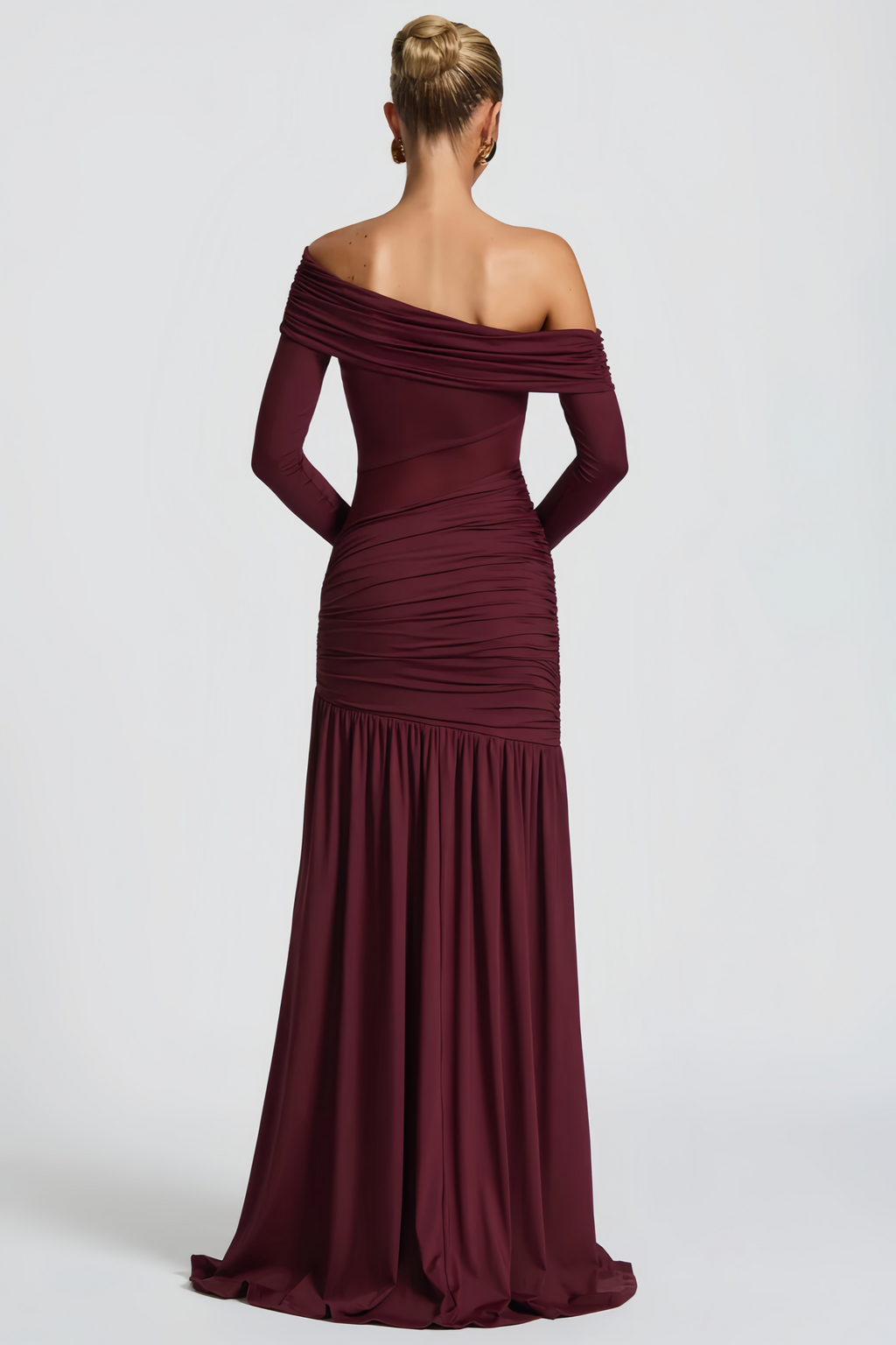 Vestido maxi de un hombro en burdeos de Anastasia con recogido, vestido largo y elegante para mujer.