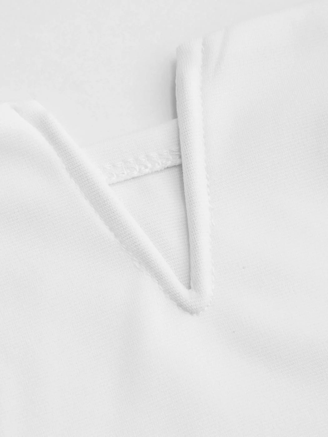 Conjunto griego IVORY Irene con tirantes cuadrados y pantalones acampanados, estilo elegante y moderno.
