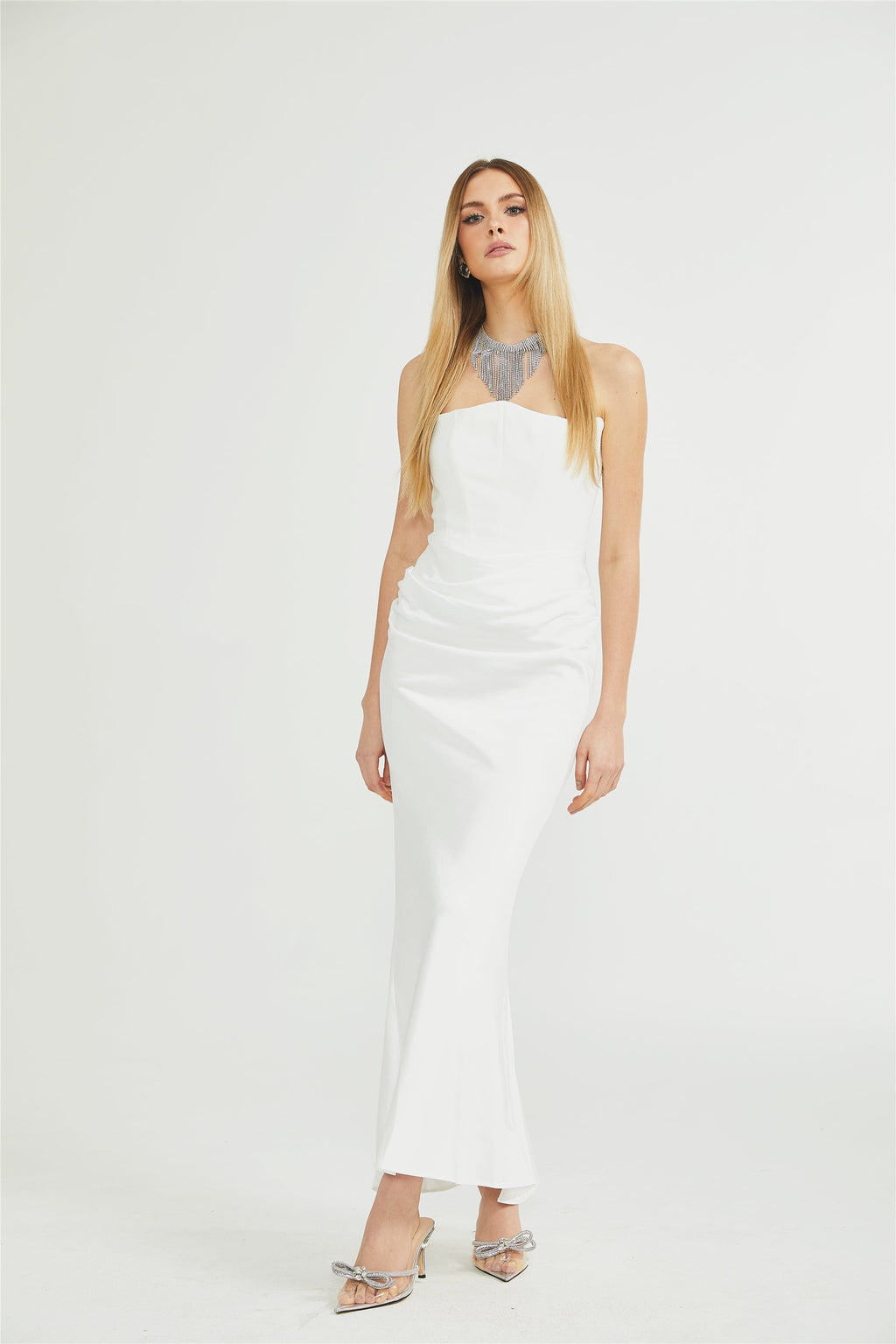 Vestido maxi de hombros descubiertos Aurore de Final Sale, largo y elegante, con diseño fluido y estampado floral.
