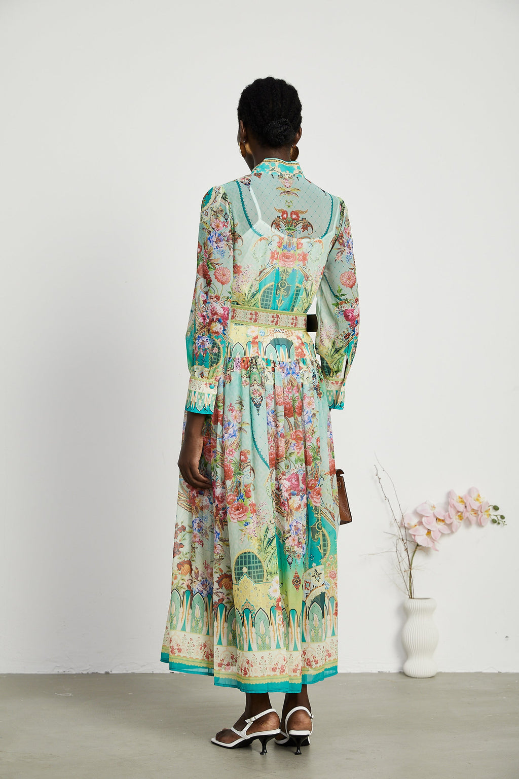 Vestido midi de Final Sale con estampado floral y dobladillo volante, diseño elegante y femenino para ocasiones especiales.