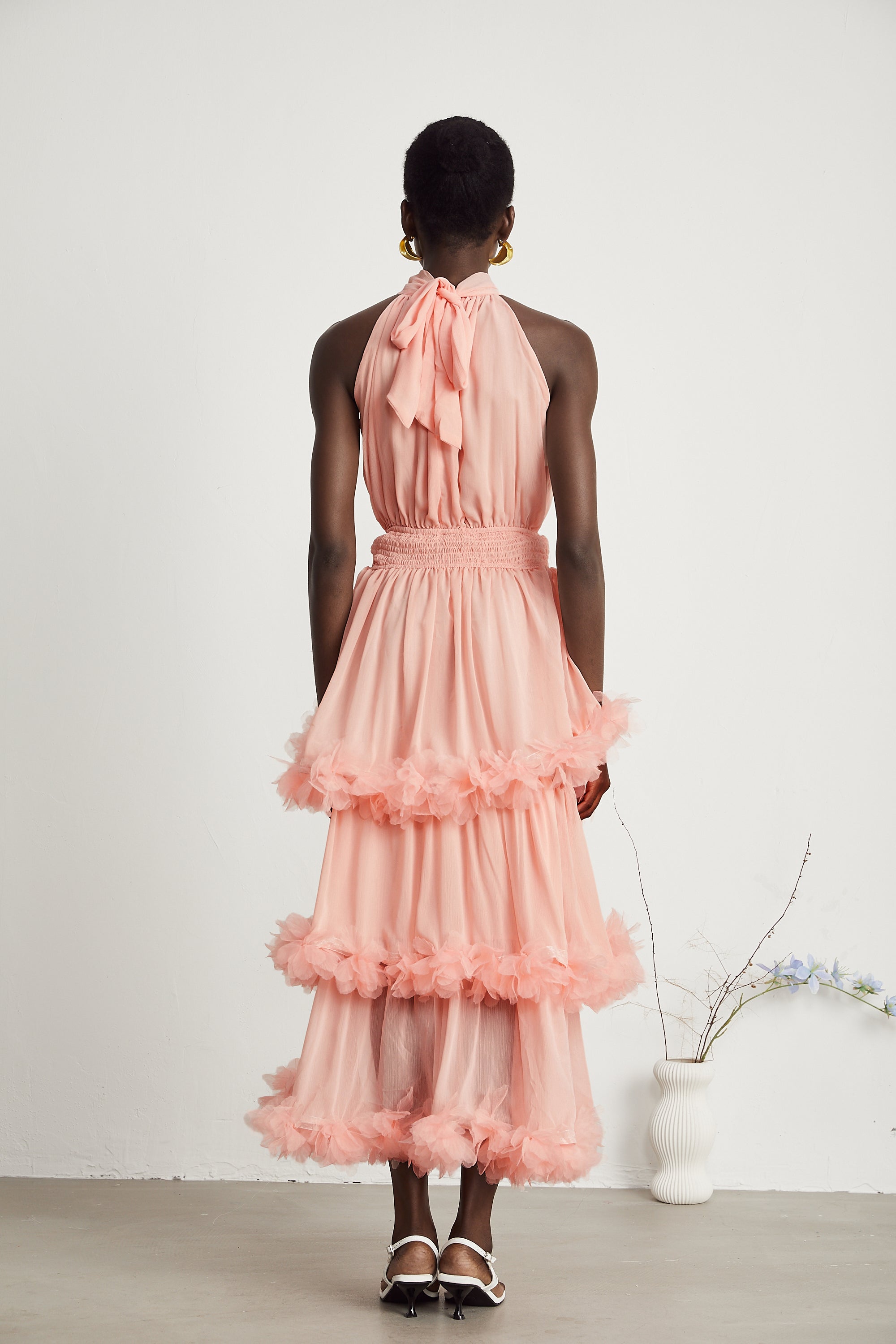 Vestido midi de MRMelbourne, rosa con pétalos 3D en capas, diseño de falda en capas y estilo elegante para ocasiones especiales