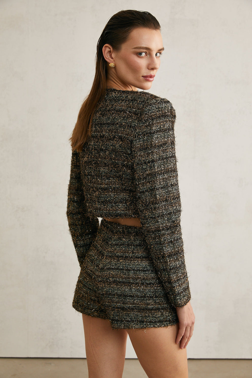 Pantalones cortos Éloïse de tweed con hilos metálicos, diseño elegante y moderno, en color neutro, para mujer.