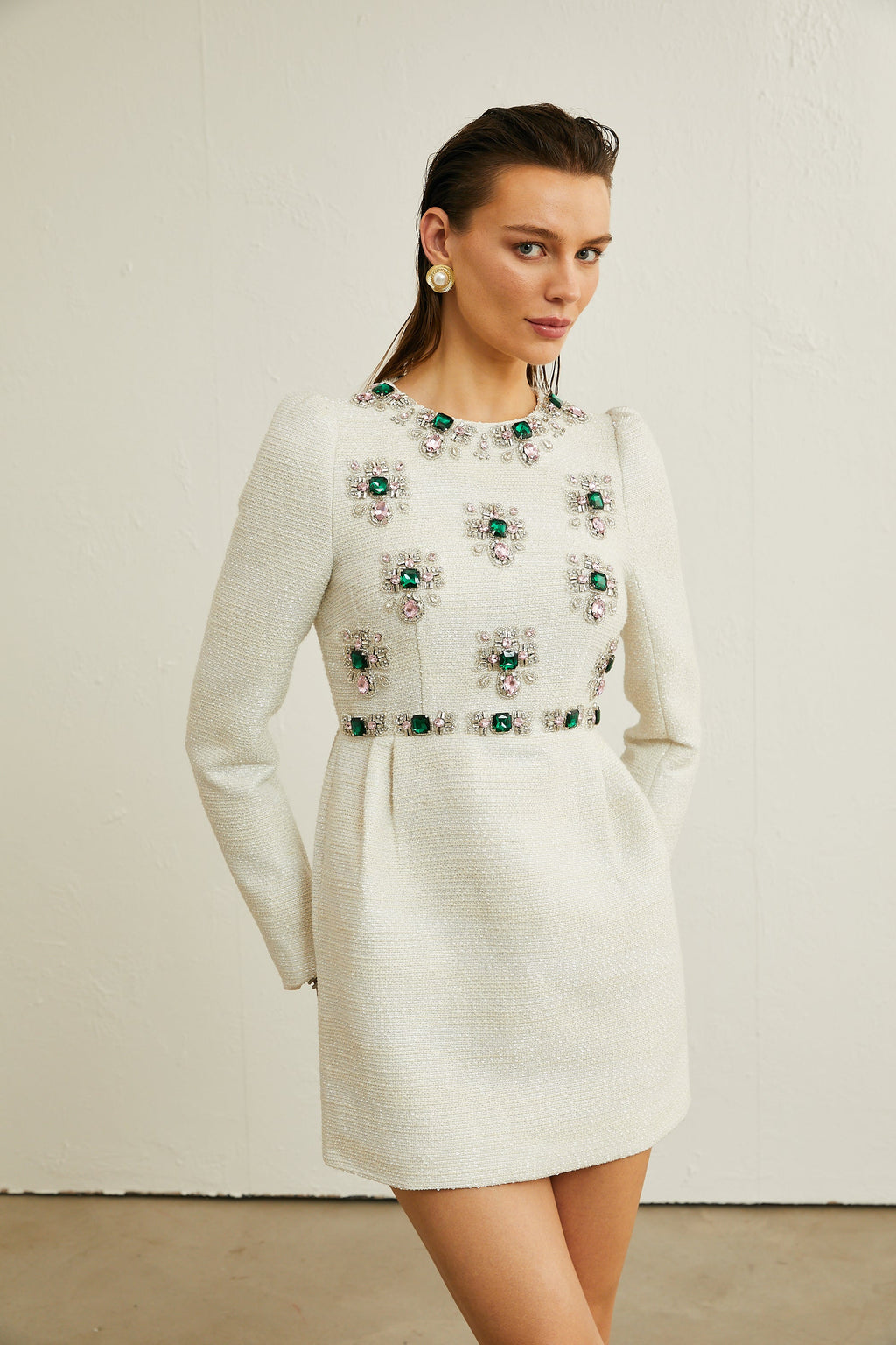 Vestido mini blanco de tweed y abalorios Pauline de la marca Final Sale, estilo elegante y moderno para ocasiones especiales.