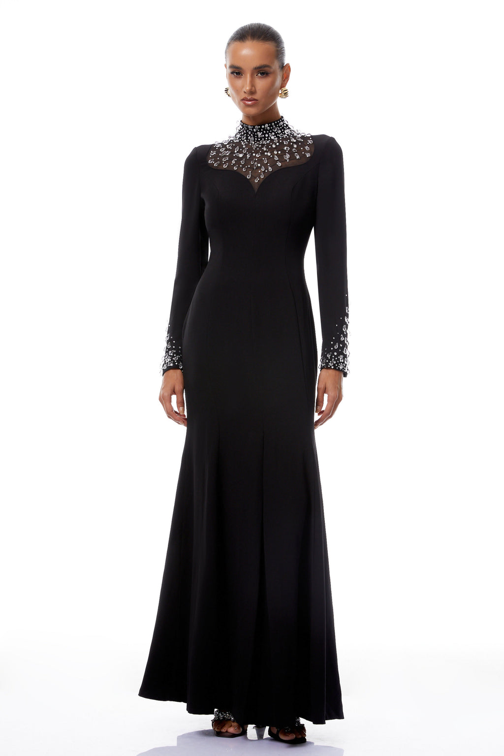 Vestido de novia maxi negro con adornos, estilo estilo flamenco con falda acampanada, marca Bridal.