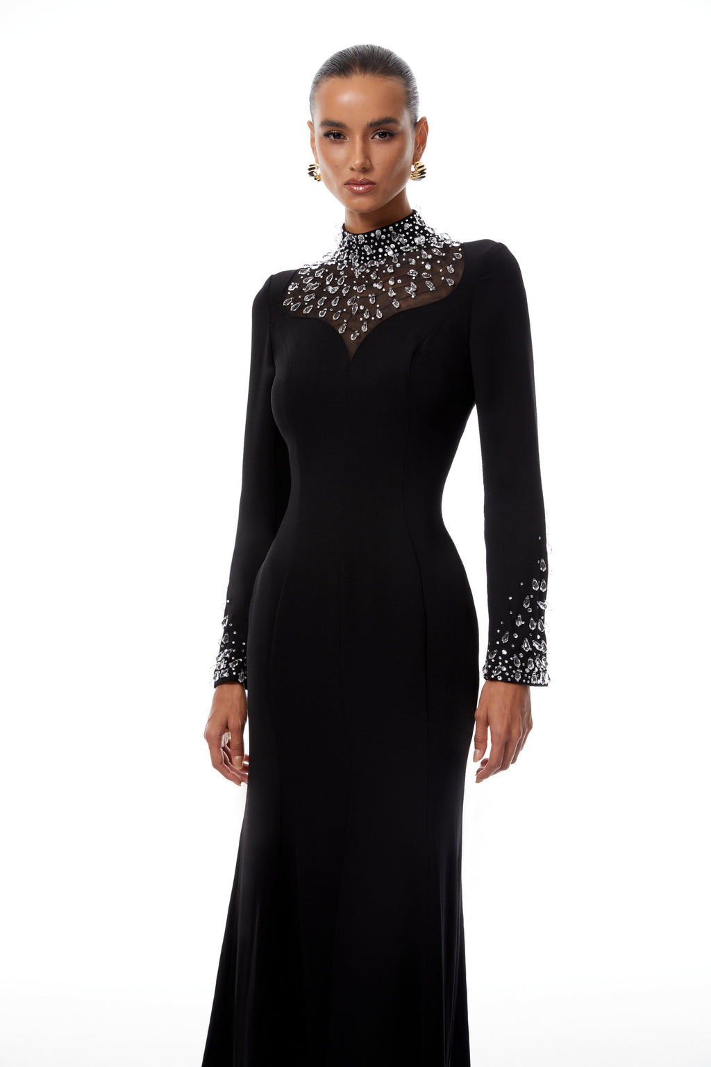Vestido de novia Oona negro con bordados, vestido largo con falda acampanada y detalles brillantes en la parte superior.