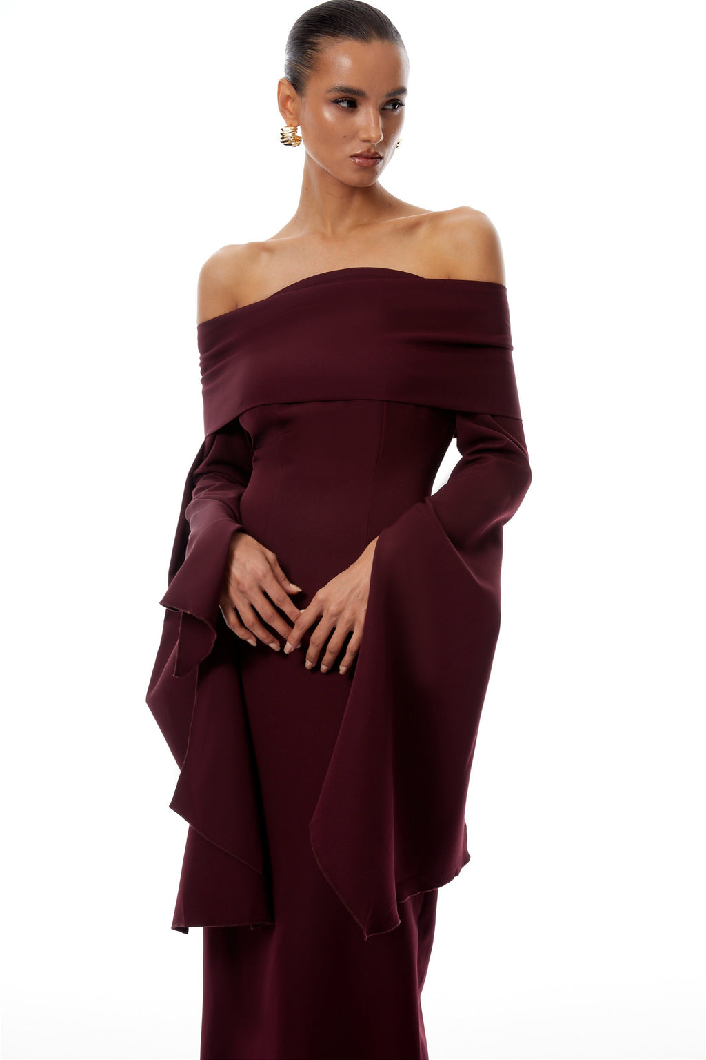 Vestido largo maxi dorado burdeos de manga larga con escote en hombro, de la marca Final Sale.