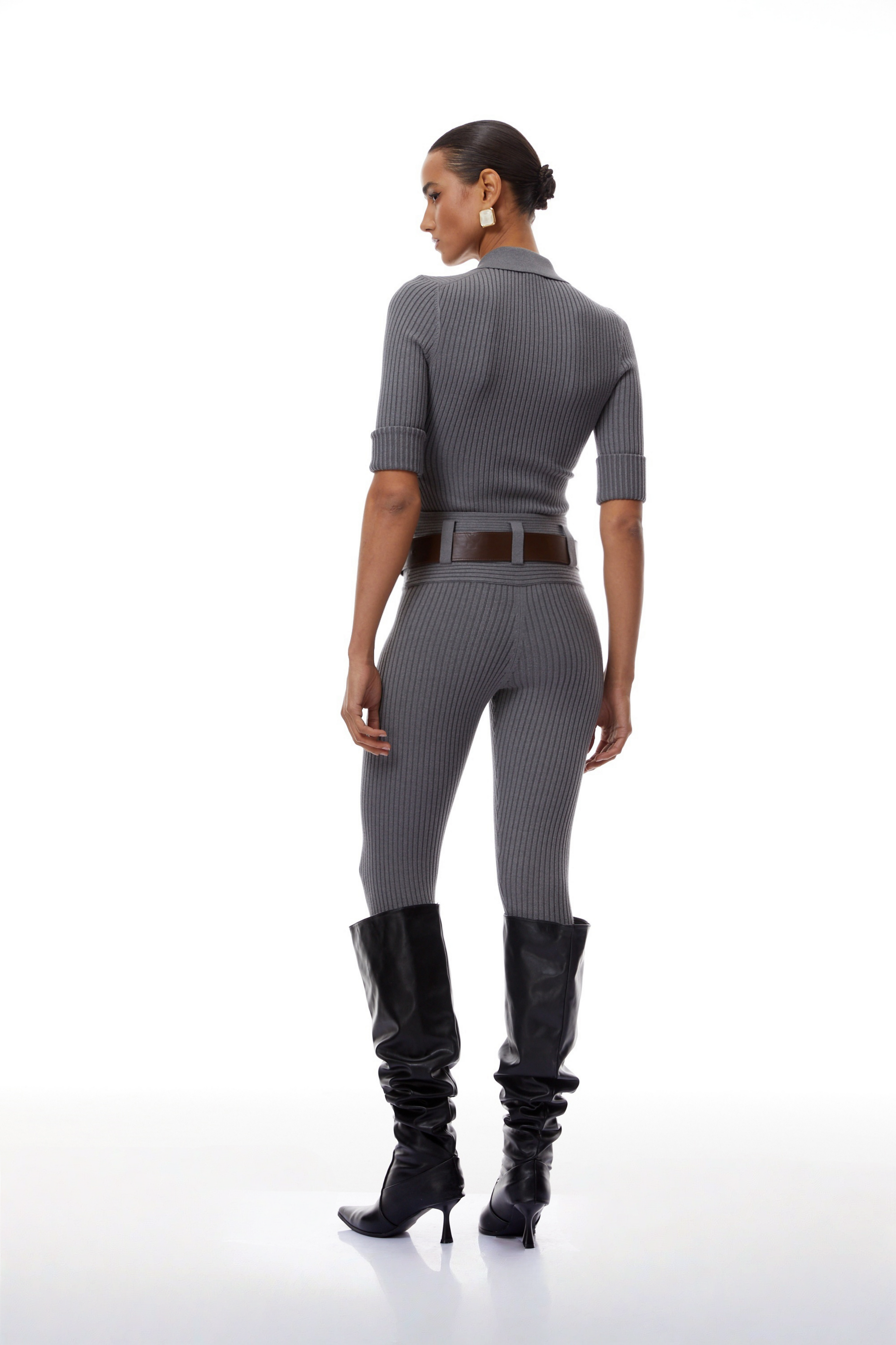 Conjunto de body y pantalones gris con punto acanalado de Final Sale, ropa de moda para mujer, visible en la imagen.