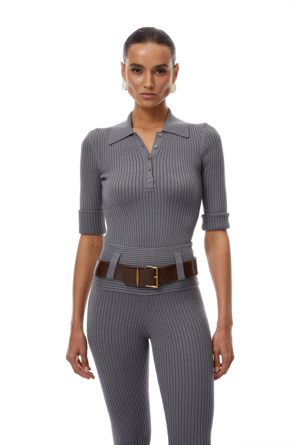 Conjunto de mameluco y pantalones gris con costura acanalada de Final Sale, estilo cómodo y moderno.