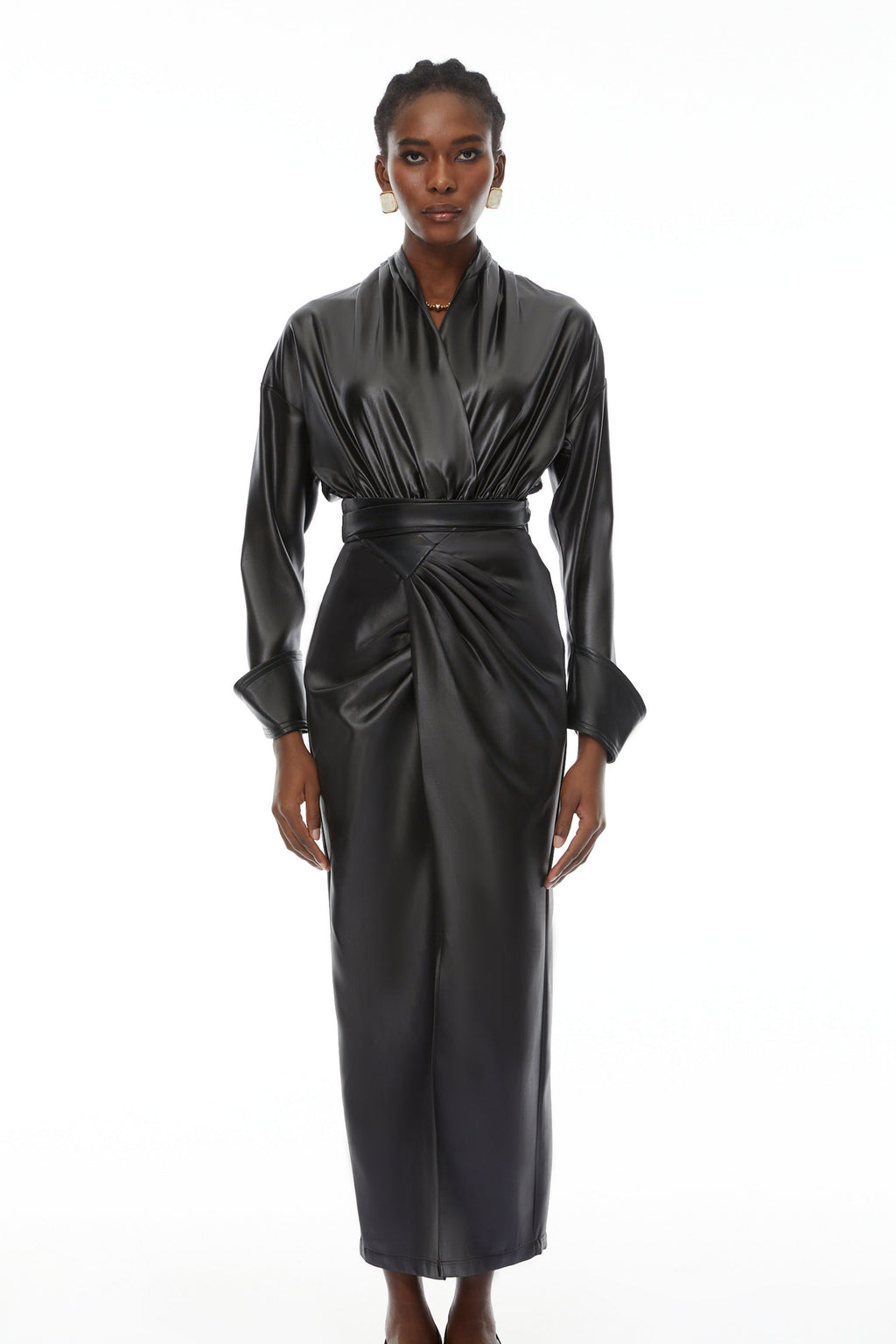 Conjunto de ropa de cuero negro Rocío de Final Sale, bodysuit y falda, diseño elegante y ajustado para mujer.