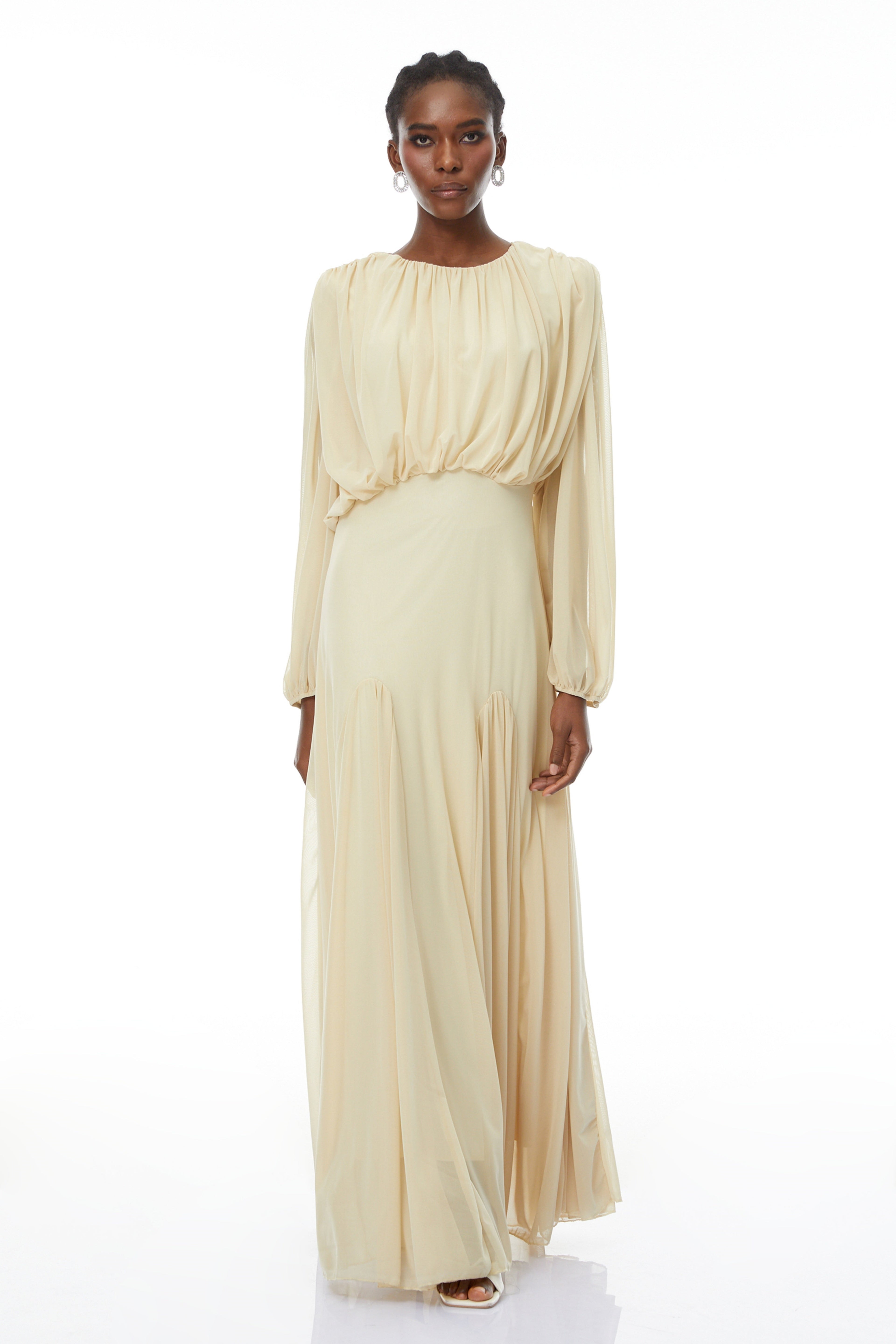 Vestido maxi amarillo con mangas farol y pliegues de la marca Bridal, diseñado en un estilo elegante y femenino.