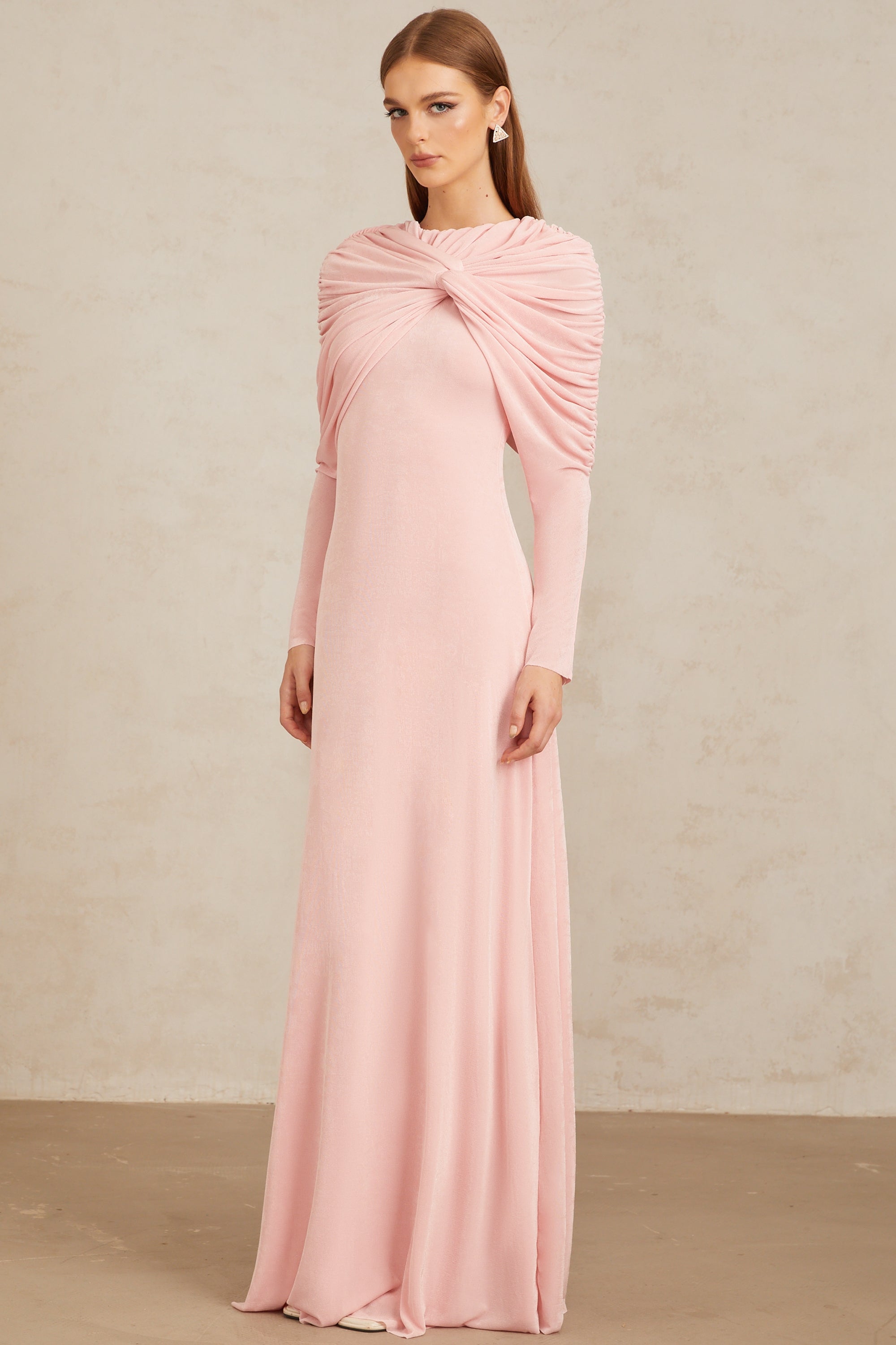 Vestido largo maxi rosa con panel moderno y drapeado, de la marca Final Sale, para ocasiones elegantes.