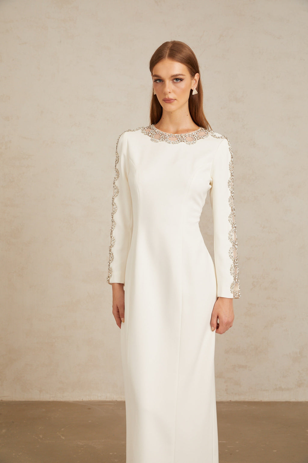 Vestido largo maxi blanco Freja con cristales adornados, elegante vestido de noche para ocasiones especiales.