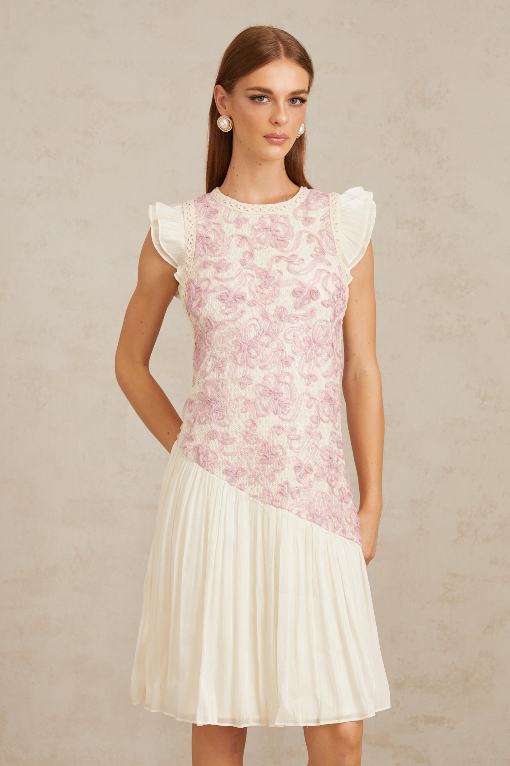 Vestido midi de encaje floral rosa Charitina con paneles, estilo crochet, para mujer, en color rosa brillante.