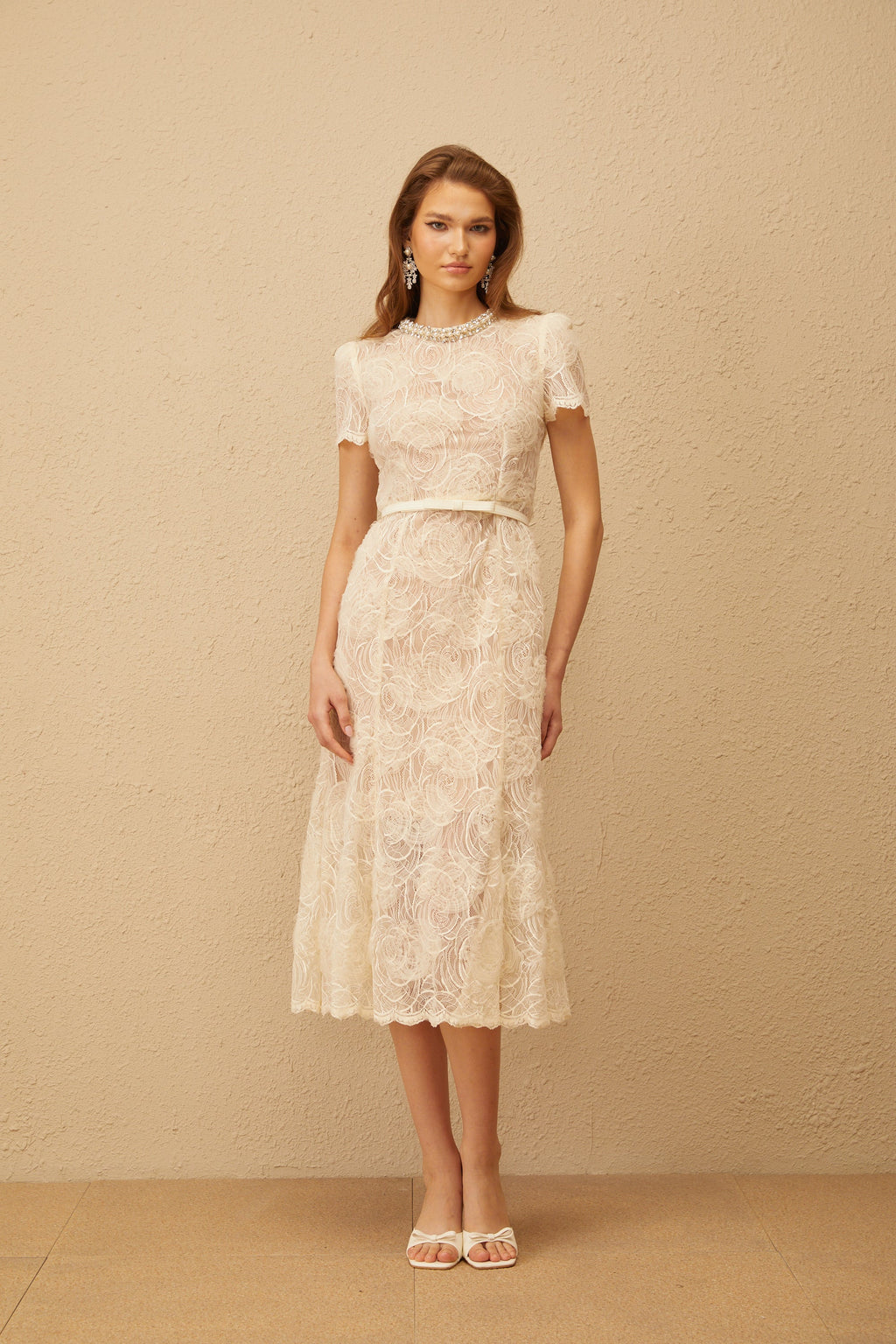 Vestido midi blanco Félicie con encaje floral y adornos, vestido elegante de moda para mujer.