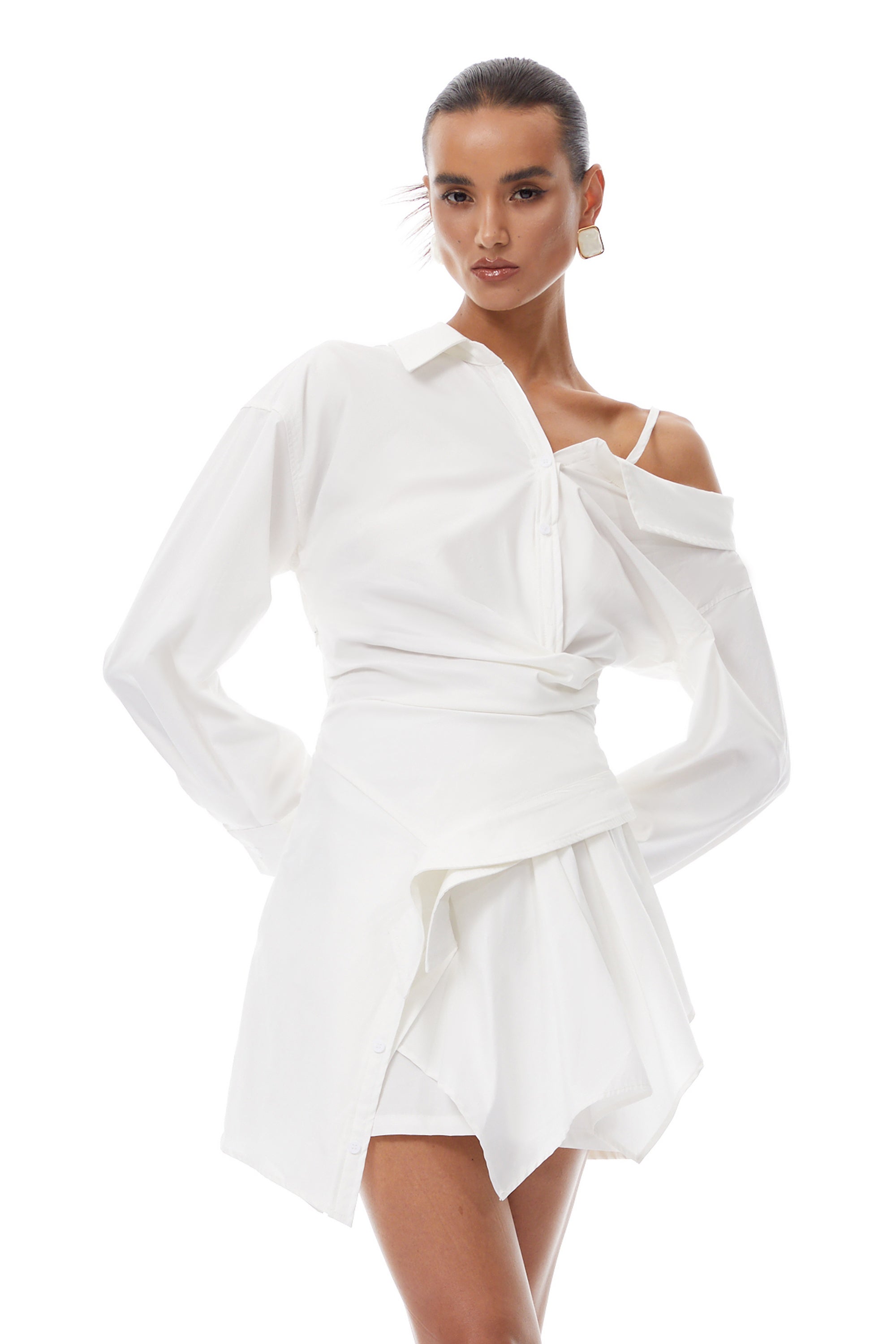 Vestido mini asimétrico Tímea blanco de la marca Final Sale, con diseño único y estilo moderno.