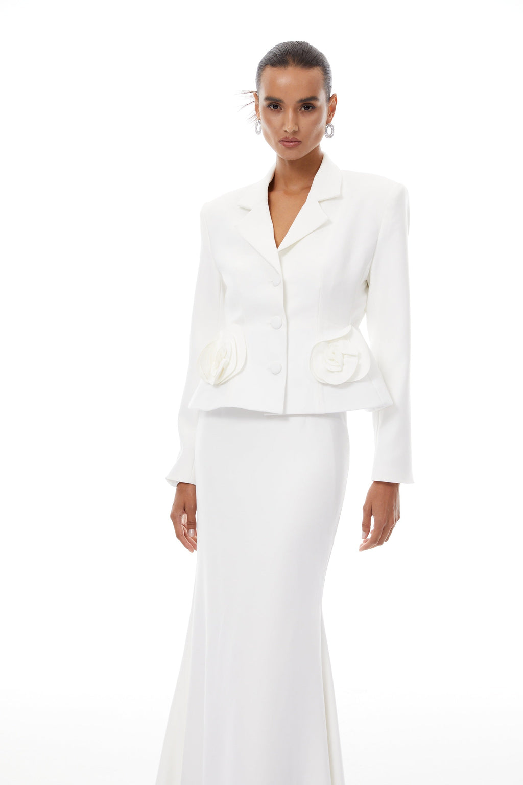 Conjunto de blazer y falda con pétalos 3D Odette White de Final Sale, estilo elegante para mujer.