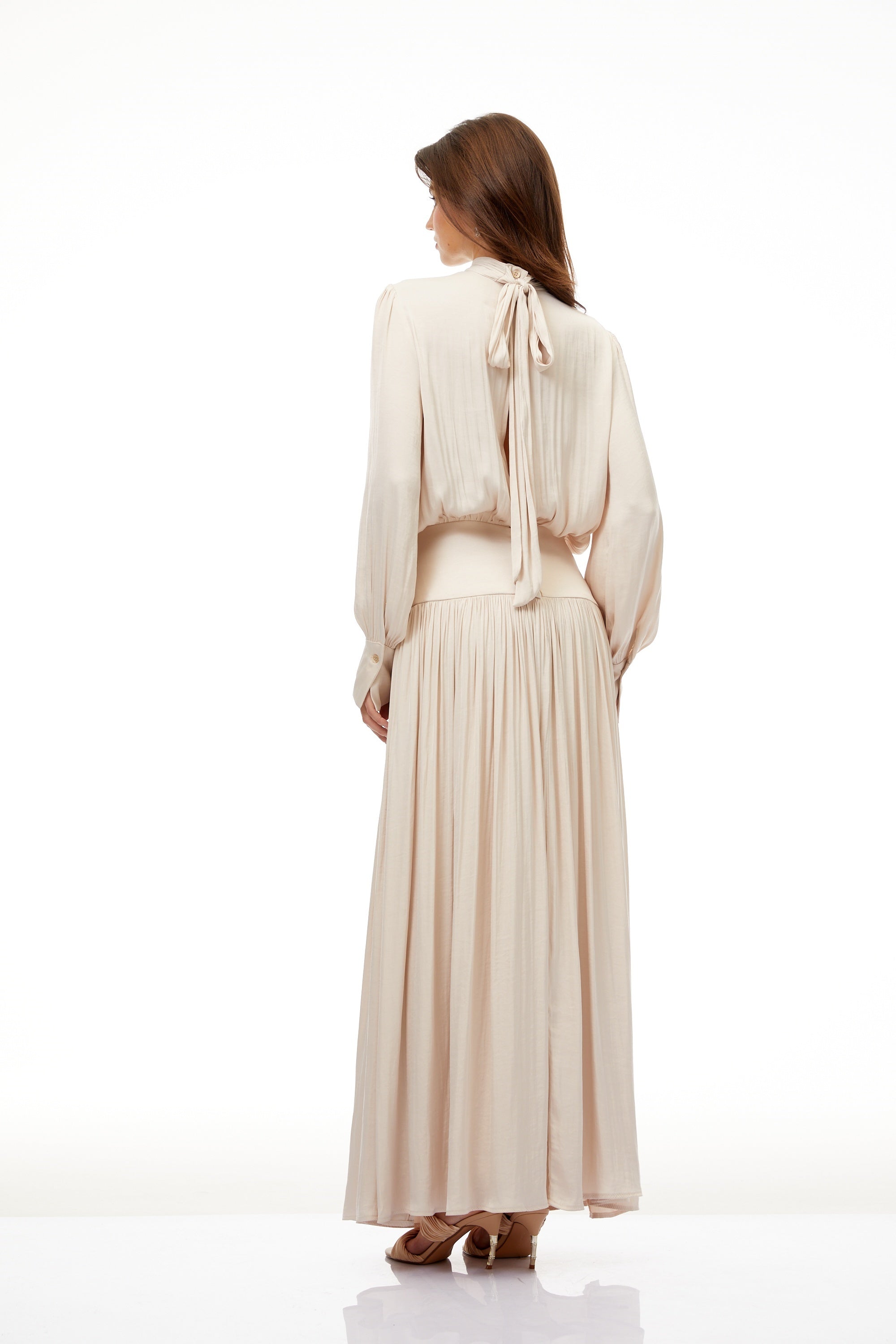 Vestido maxi plisado neutral Valérie Self-Tie de venta final, estilo elegante y cómodo.