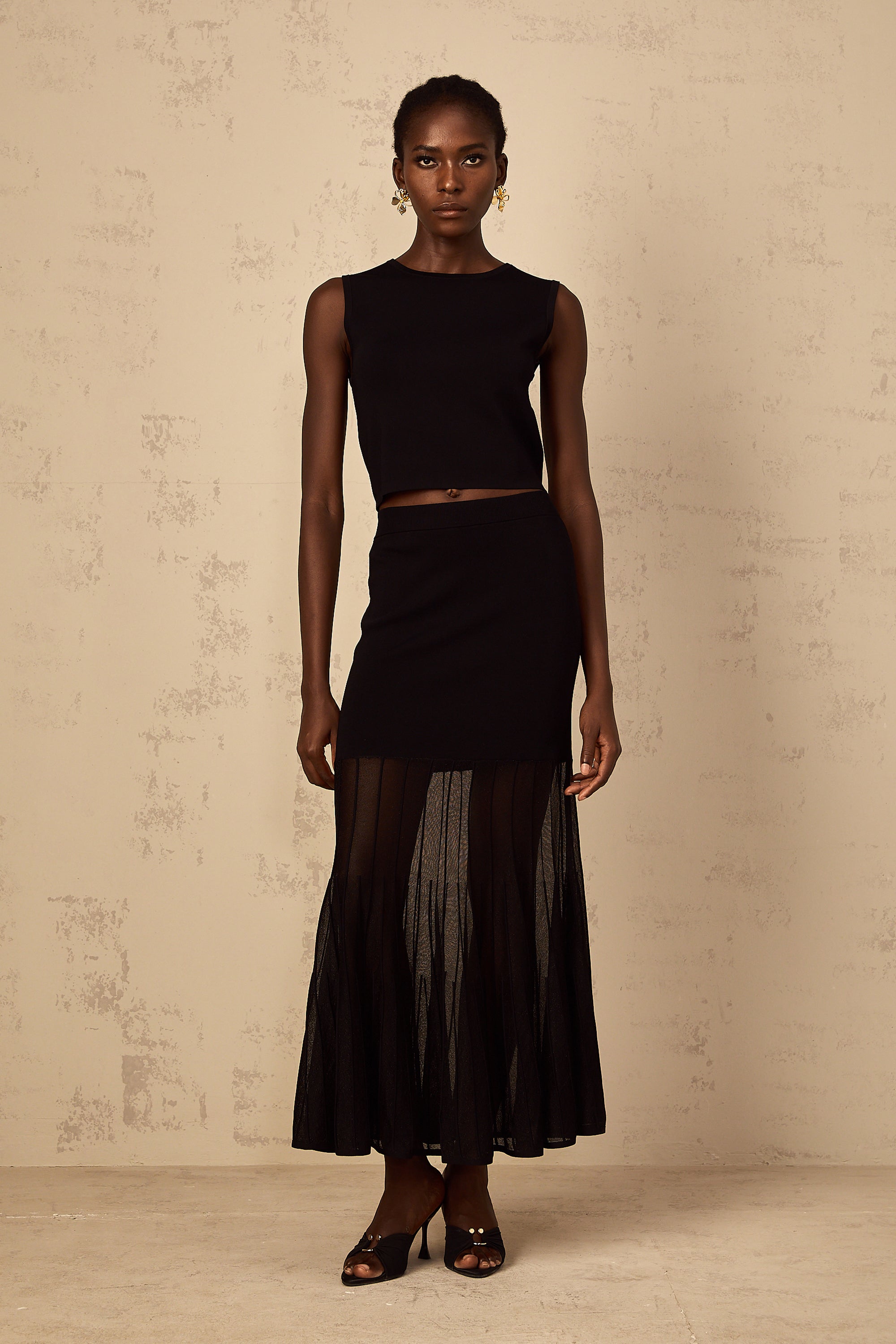 Conjunto de punto negro con paneles de cerise de la marca Final Sale, set a juego de ropa cómoda y elegante para mujer.