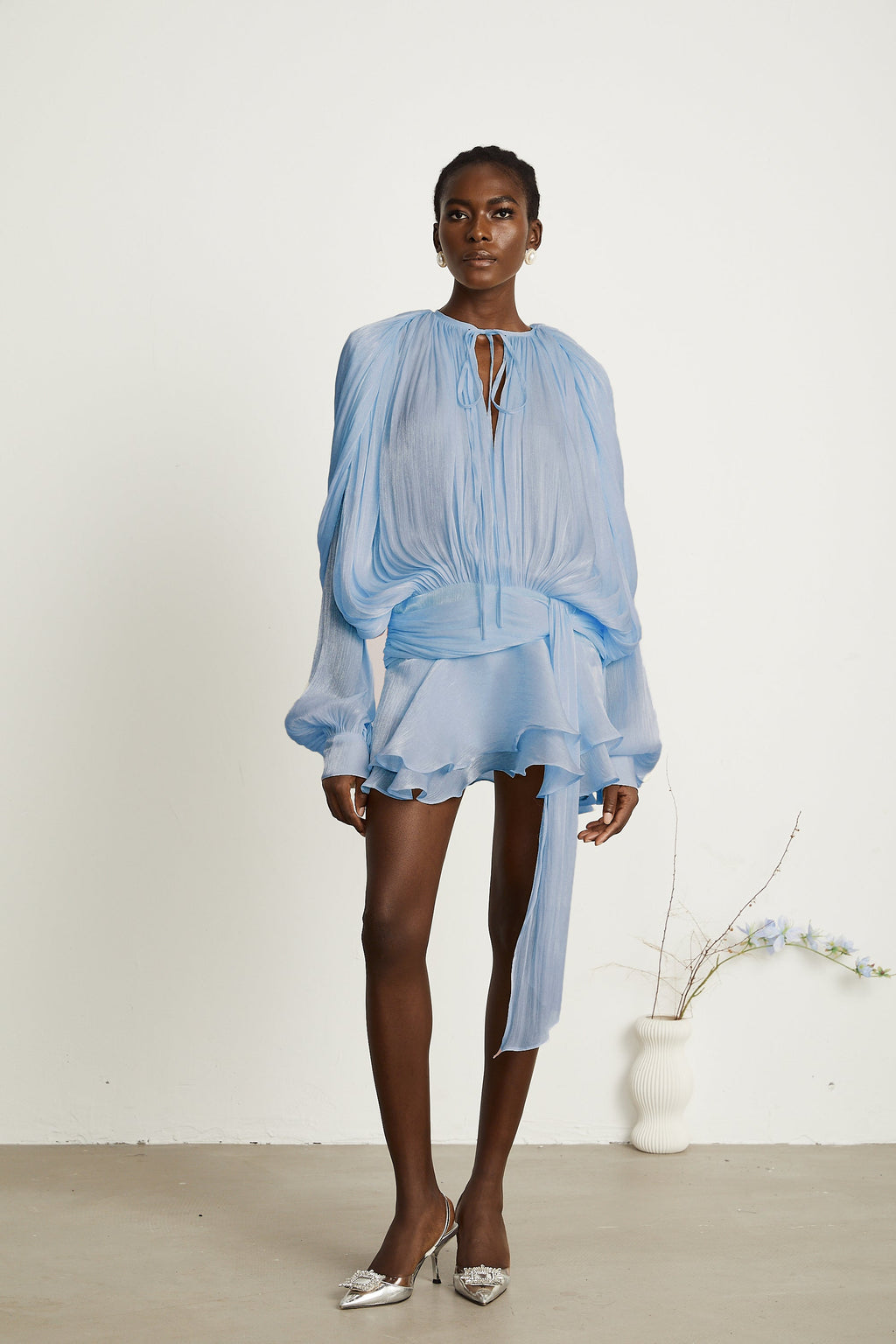 Eugénie Mini vestido azul con volantes y pliegues