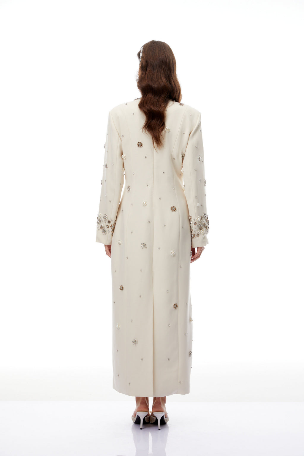 Vestido maxi blanco crema de encaje completo y adornos, vestido largo de la marca Final Sale para ocasiones especiales.