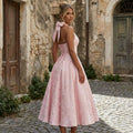 Vestido midi Alba Blossom de SLIPPO® con diseño floral y corte elegante, visible en la imagen.
