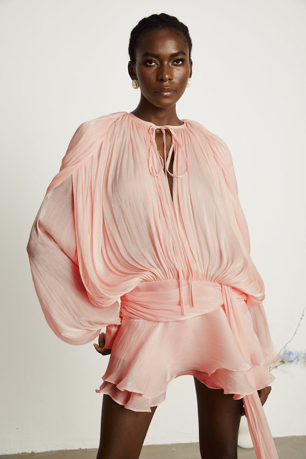 Eugénie Mini vestido rosa con volantes y pliegues