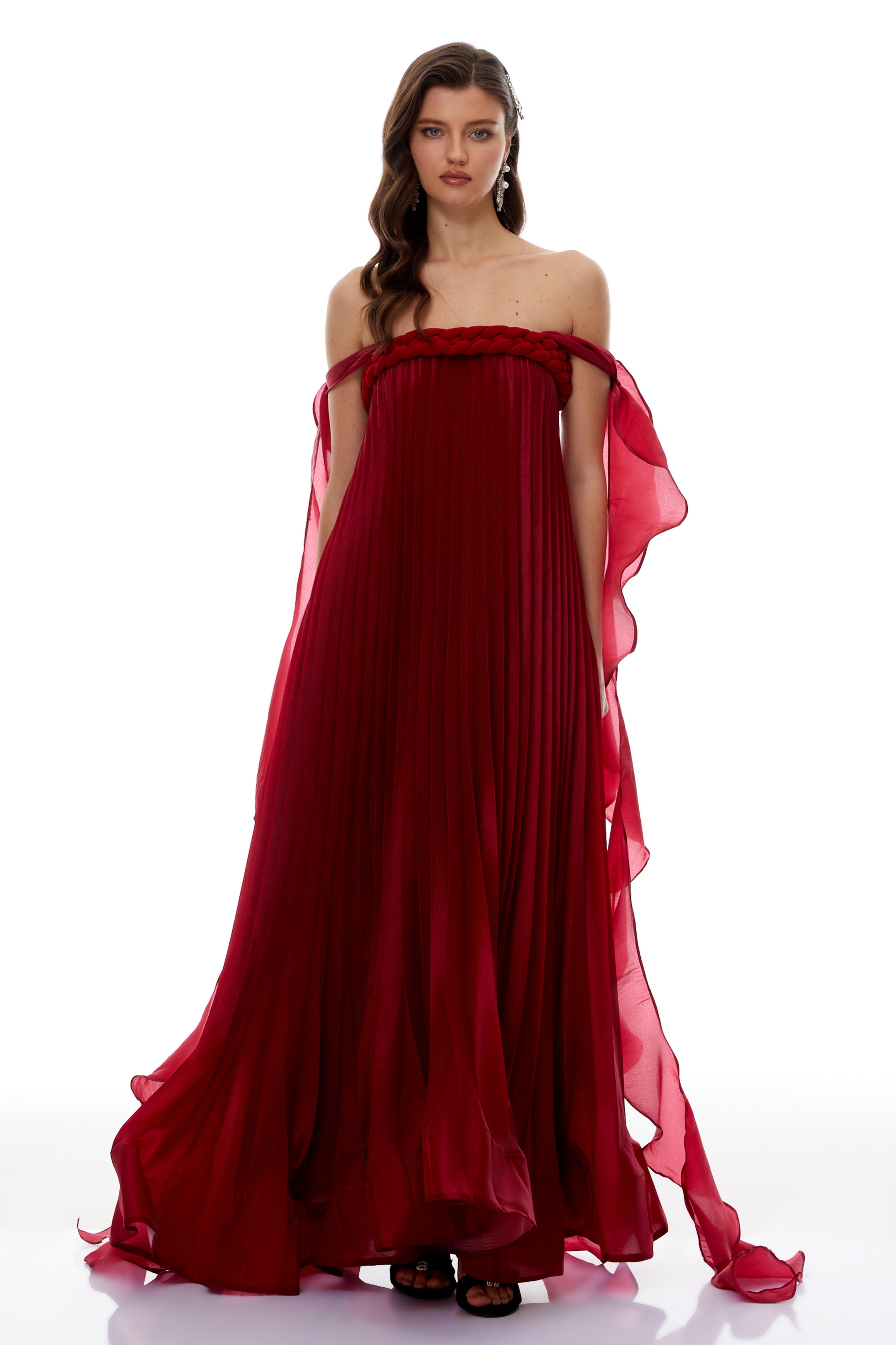 Vestido maxi rojo Alexandra de MRNewyork con volantes y corpiño fruncido, elegante y cómodo para ocasiones especiales.