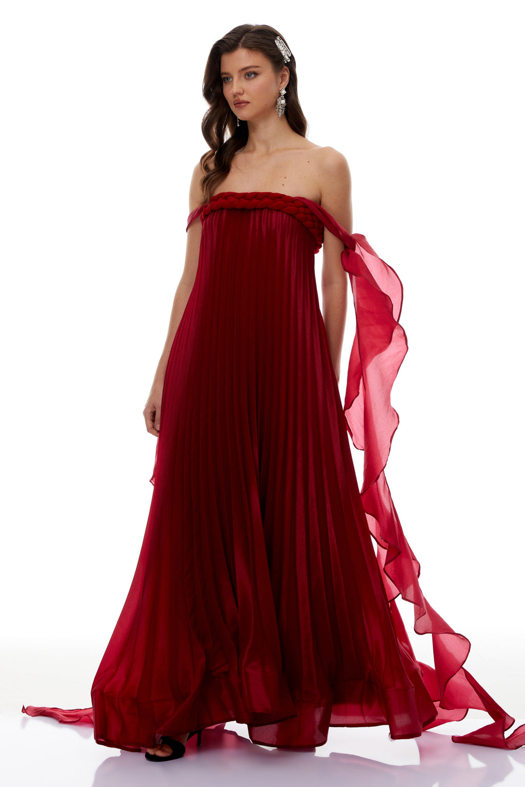 Vestido maxi rojo Alexandra de MRNewyork con volantes y corpiño fruncido, estilo elegante y femenino.