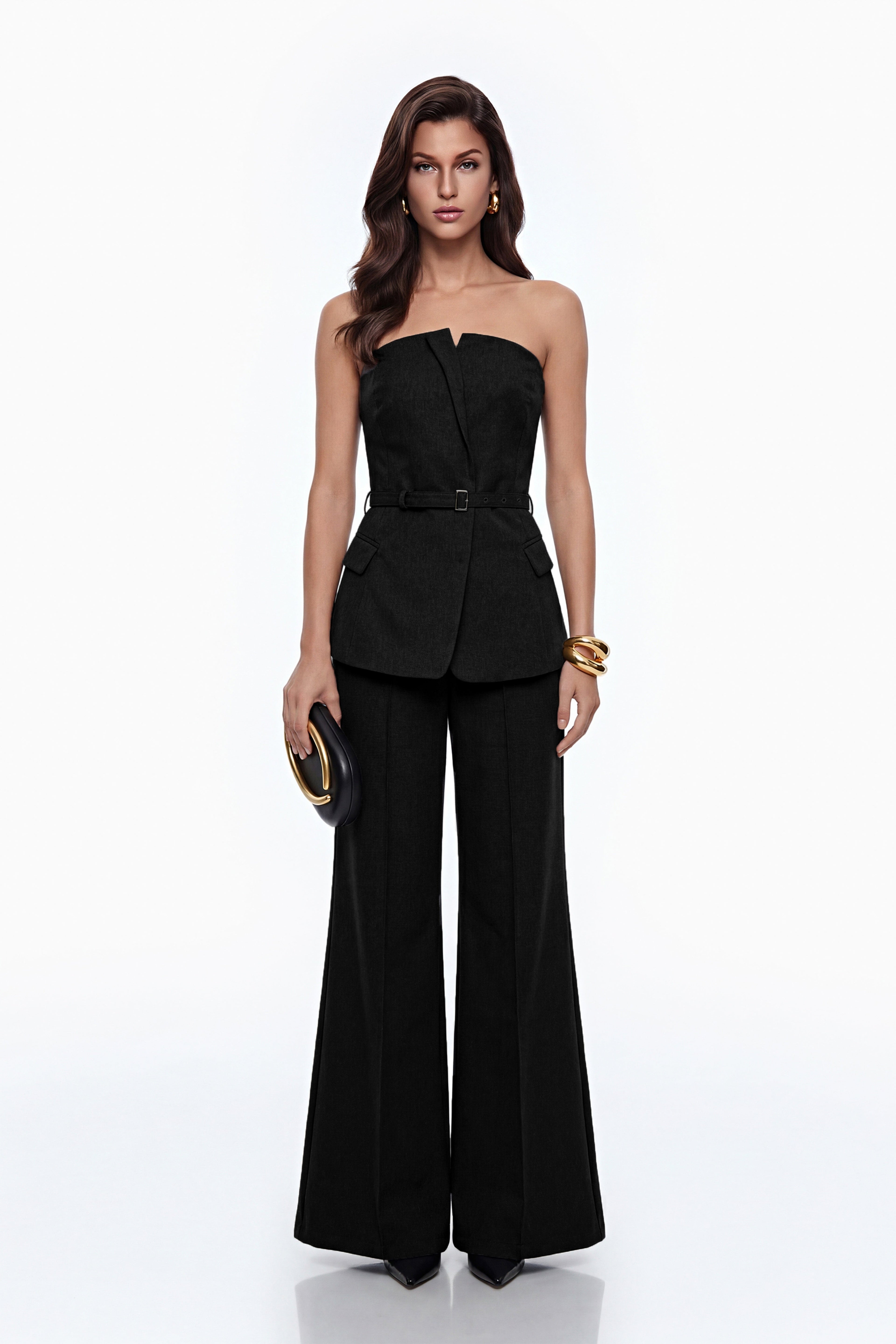 Conjunto negro de top con hombros descubiertos y pantalón de MRNewyork, estilo elegante y moderno para mujer.