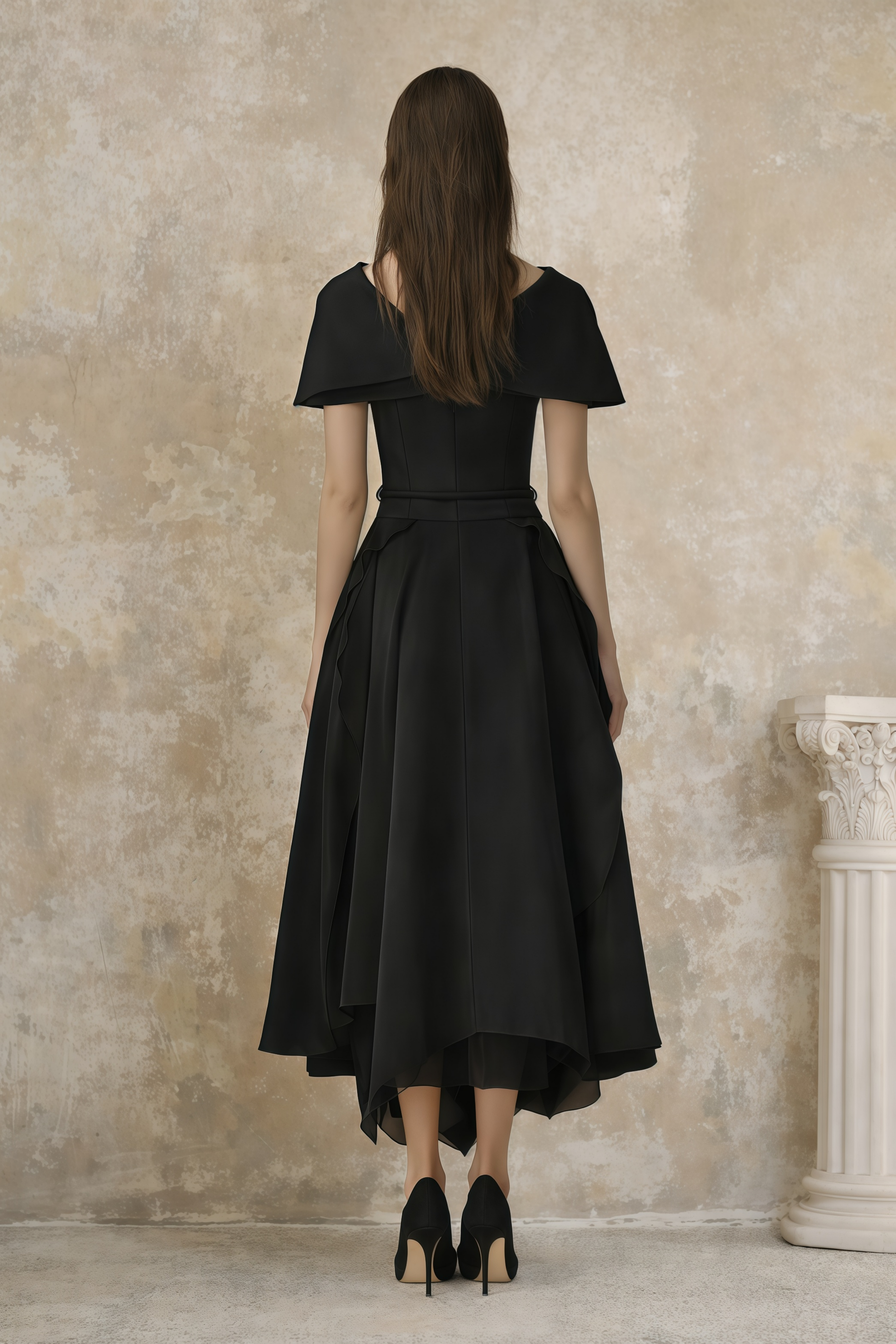 Vestido de novia Aria Black con chal asimétrico y panel de tul, elegante conjunto para ocasiones especiales.