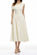Vestido midi blanco de un solo hombro y drapeado con fruncido, de la marca MRNewyork, en tono blanco brillante.