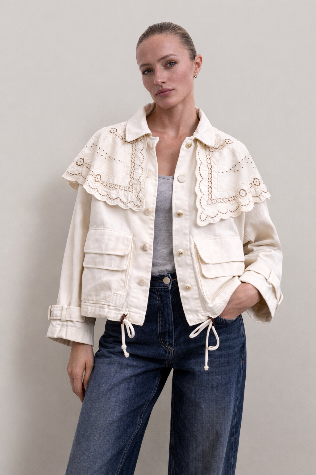 CHAQUETA CAPE BORDADA - Angela Puerto