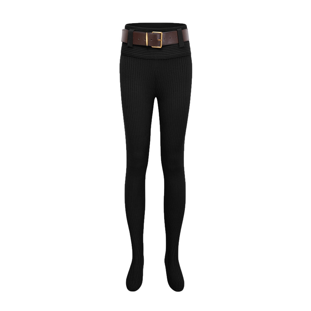 Conjunto de cuerpo y pantalones de punto acanalado negro de Claire en estilo ajustado y moderno, vista frontal.