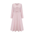 Vestido midi rosa de la marca Final Sale con lazo en el cuello y escote dividido, vista frontal.