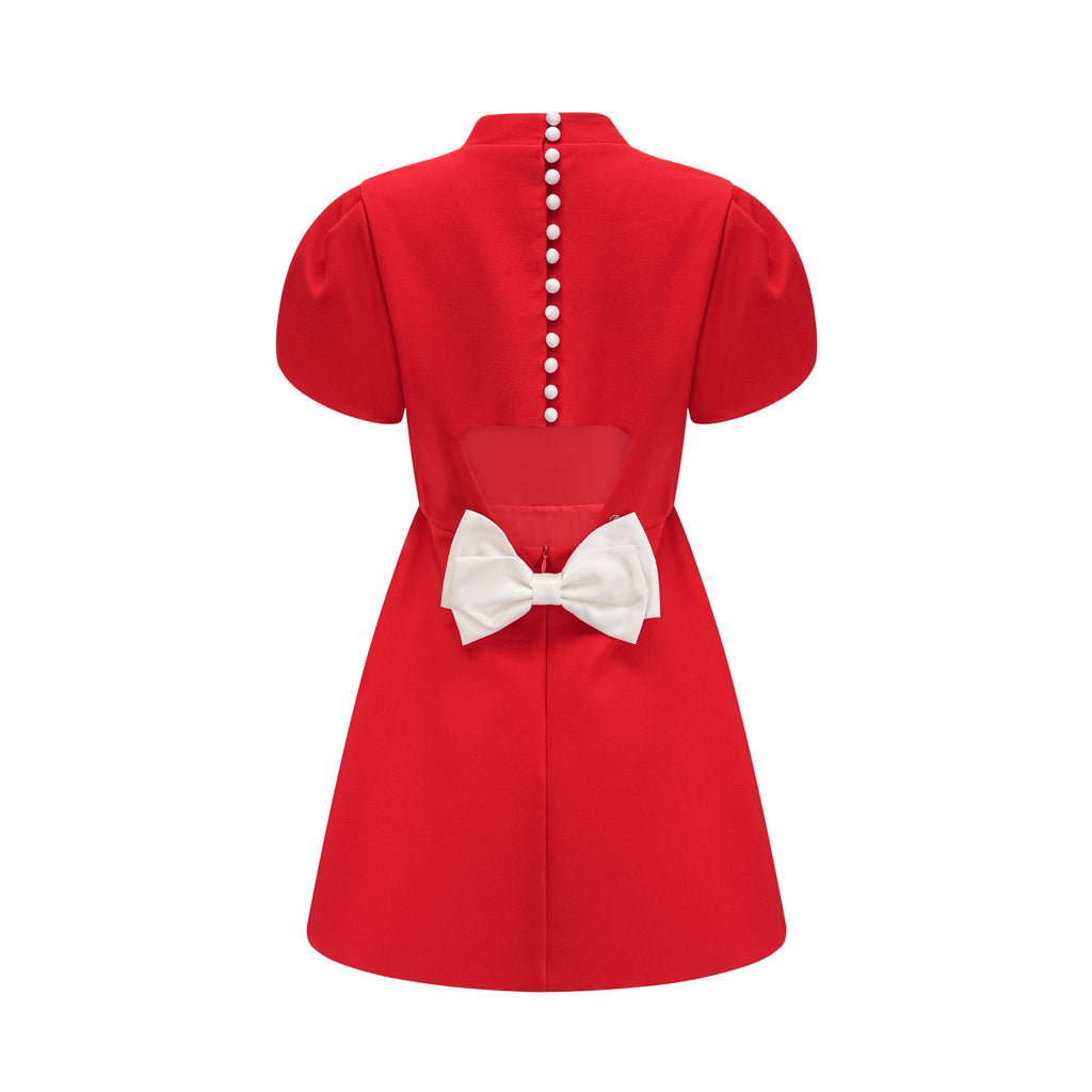 Vestido mini rojo con mangas de pétalos y lazo en el escote, de la marca Final Sale, para un estilo elegante y moderno.