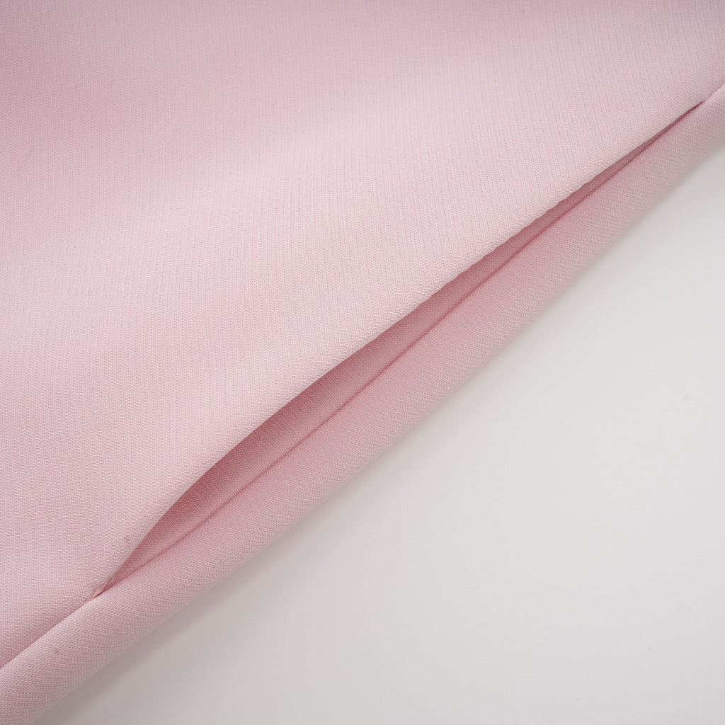 Vestido midi rosa de Final Sale con lazo en el cuello dividido y detalles elegantes, perfecto para ocasiones especiales.