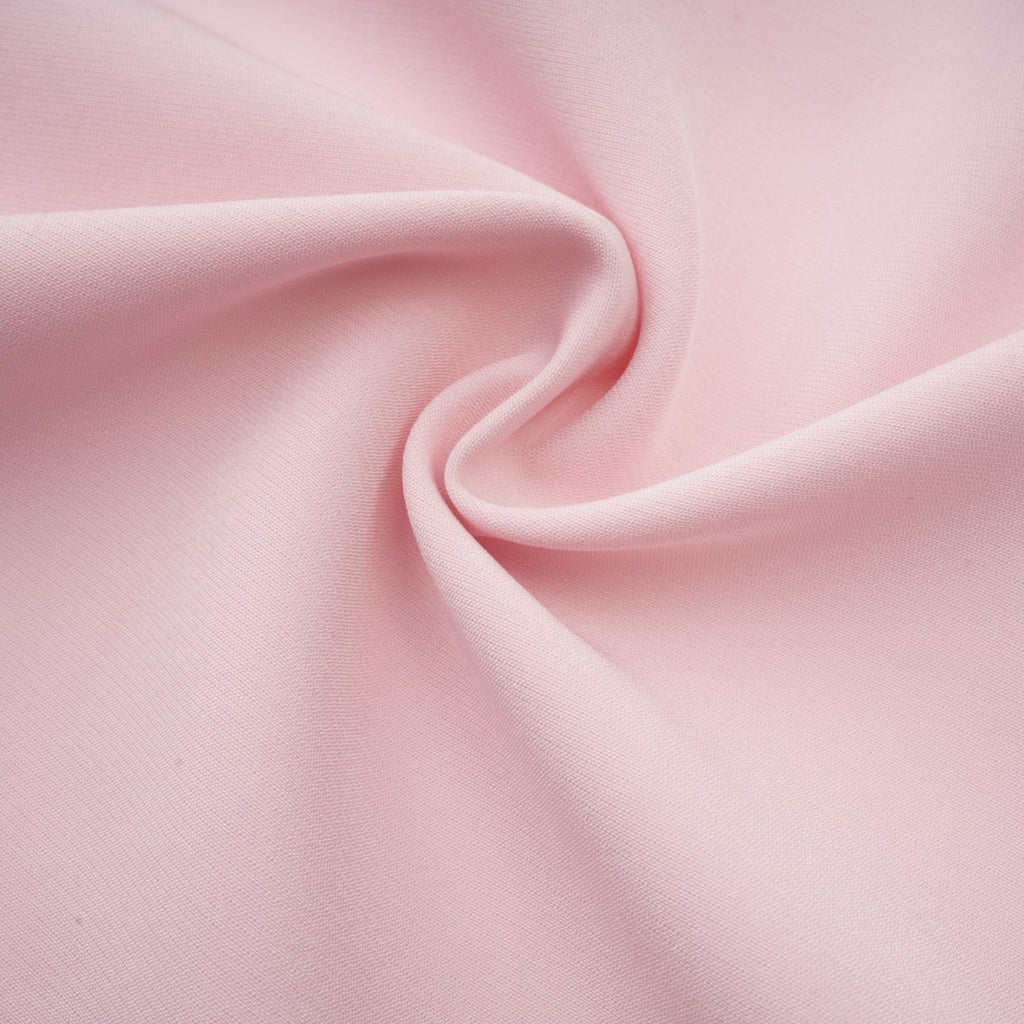 Vestido midi rosa de Final Sale con lazo en el cuello y escote dividido, diseñado para un estilo elegante y femenino.