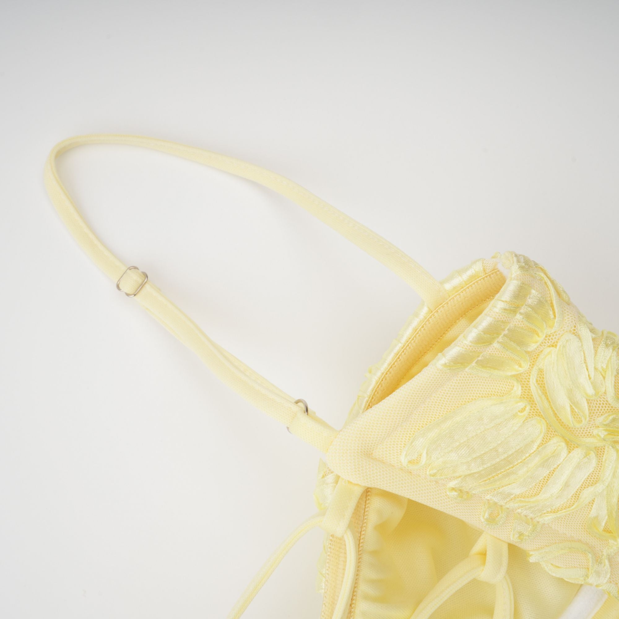 Vestido largo de corsé Théoline amarillo con bordado floral, diseño maxi y detalles de aplique, de la marca Final Sale.